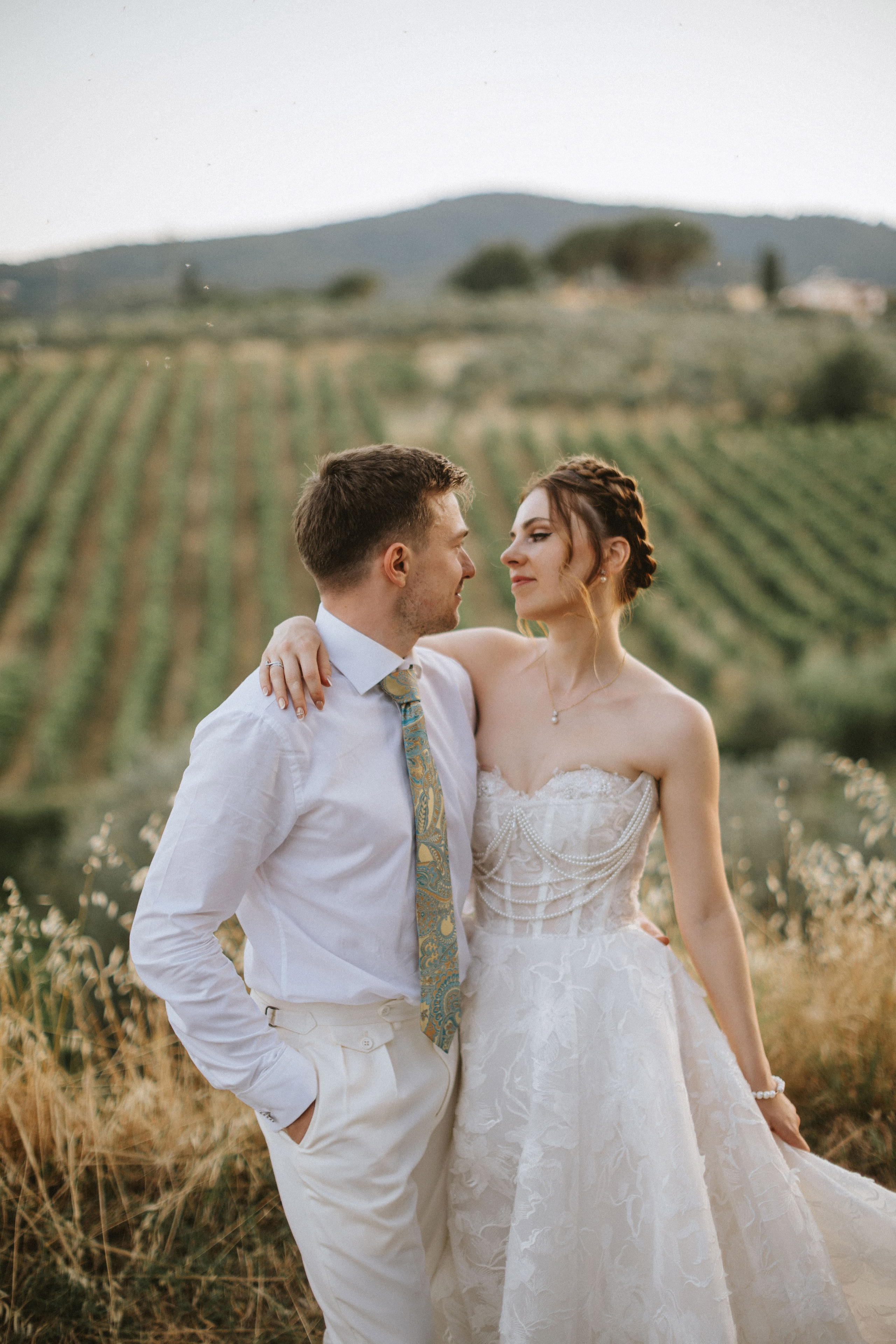 Yura & Katya: Tuscan Wedding Preview at Agriturismo Sottotono. Fotografo di matrimoni a Firenze, Pisa e Toscana | Fotografia spontanea ed elegante in Italia