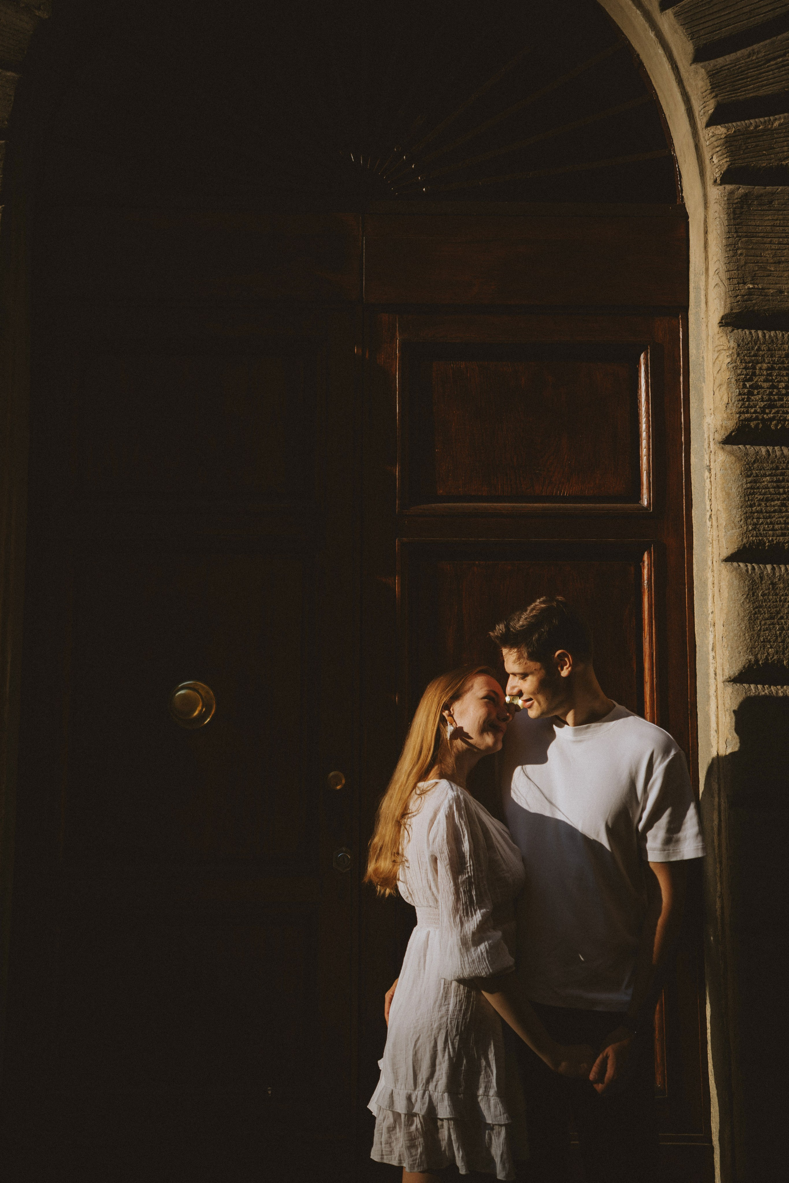 Couple Photoshoot Florence | Romantic Session at Ponte Vecchio & Uffizi. Wedding Photographer in Florence, Pisa & Tuscany | Candid & Elegant Photography in Italy