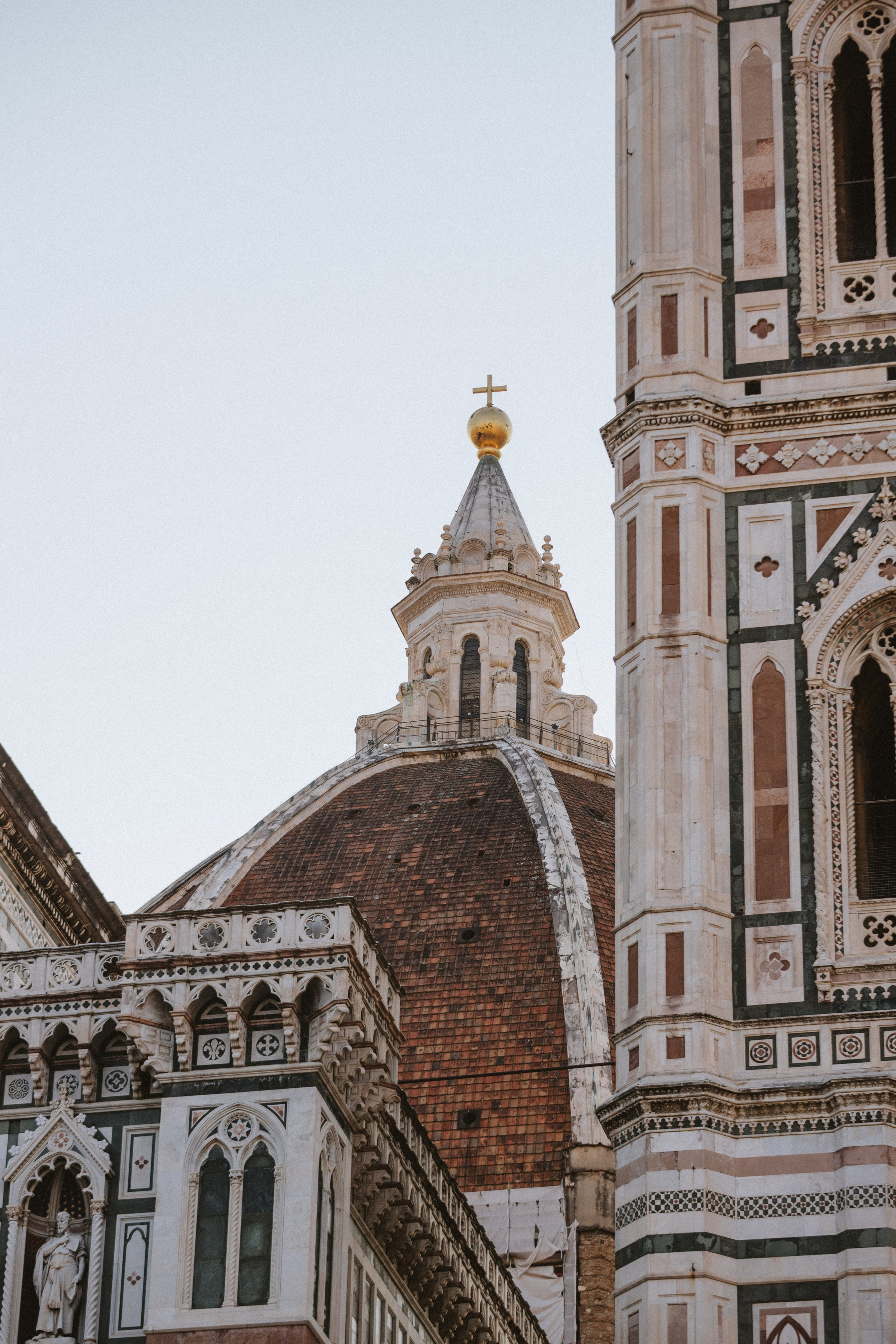 Couple Photoshoot Florence | Romantic Session at Ponte Vecchio & Uffizi. Wedding Photographer in Florence, Pisa & Tuscany | Candid & Elegant Photography in Italy