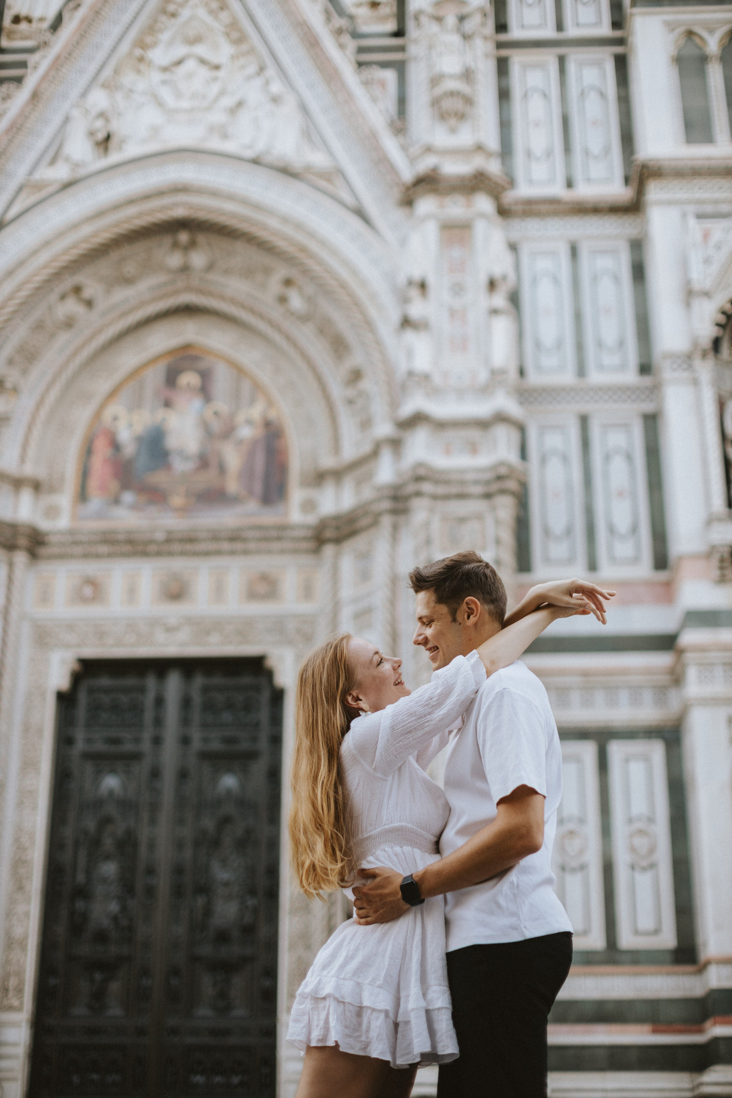 Couple Photoshoot Florence | Romantic Session at Ponte Vecchio & Uffizi. Wedding Photographer in Florence, Pisa & Tuscany | Candid & Elegant Photography in Italy