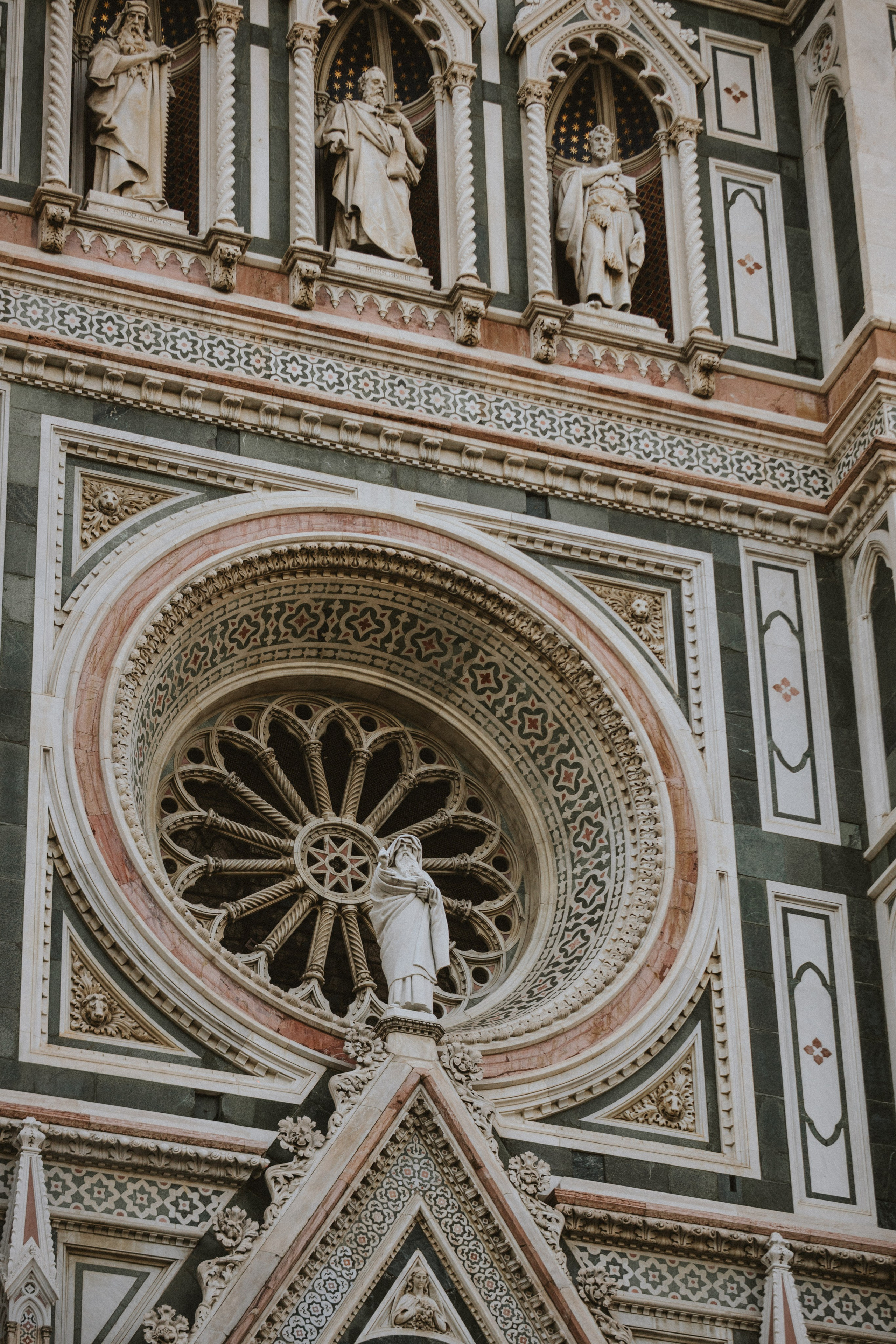 Couple Photoshoot Florence | Romantic Session at Ponte Vecchio & Uffizi. Wedding Photographer in Florence, Pisa & Tuscany | Candid & Elegant Photography in Italy