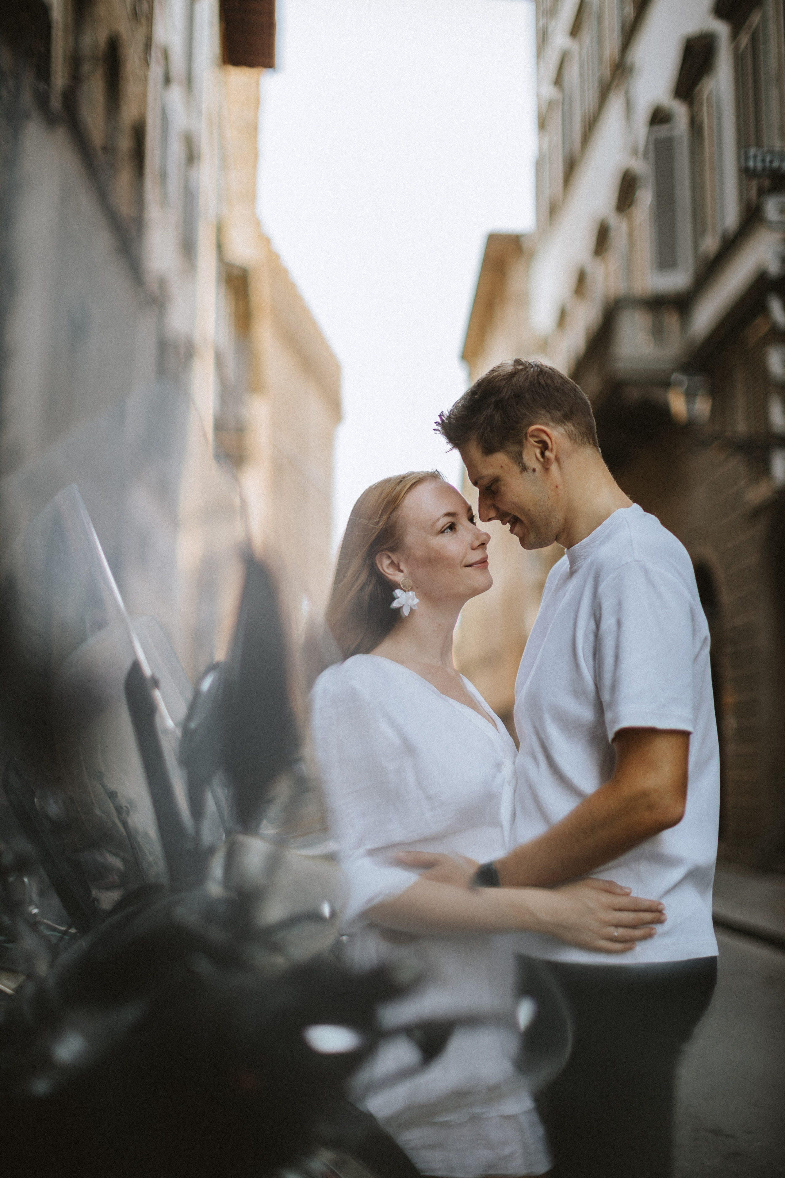 Couple Photoshoot Florence | Romantic Session at Ponte Vecchio & Uffizi. Wedding Photographer in Florence, Pisa & Tuscany | Candid & Elegant Photography in Italy