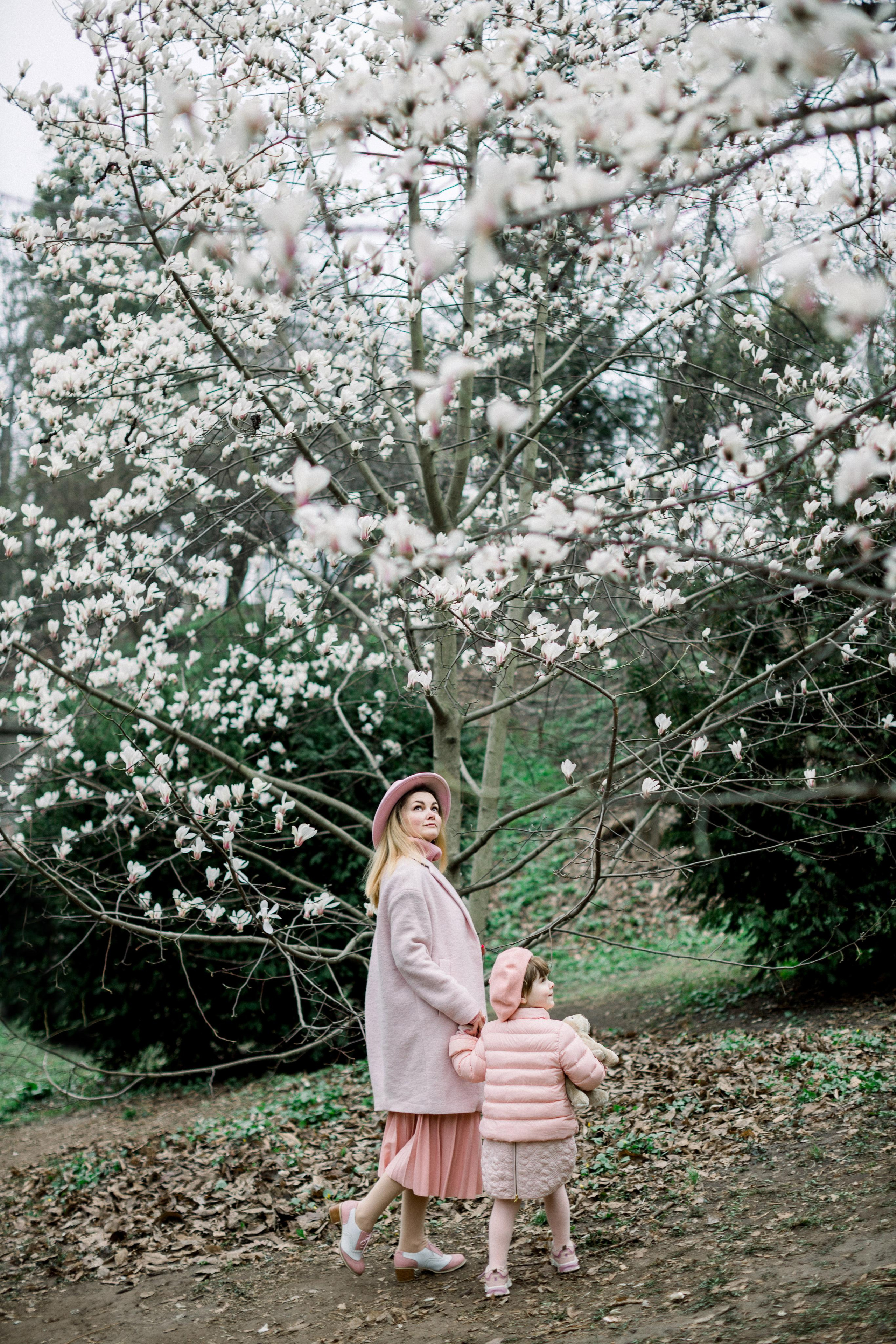 Фотосессия мамы и дочки в ботаническом саду им. Фомина. Wedding Photographer in Florence, Pisa & Tuscany | Candid & Elegant Photography in Italy