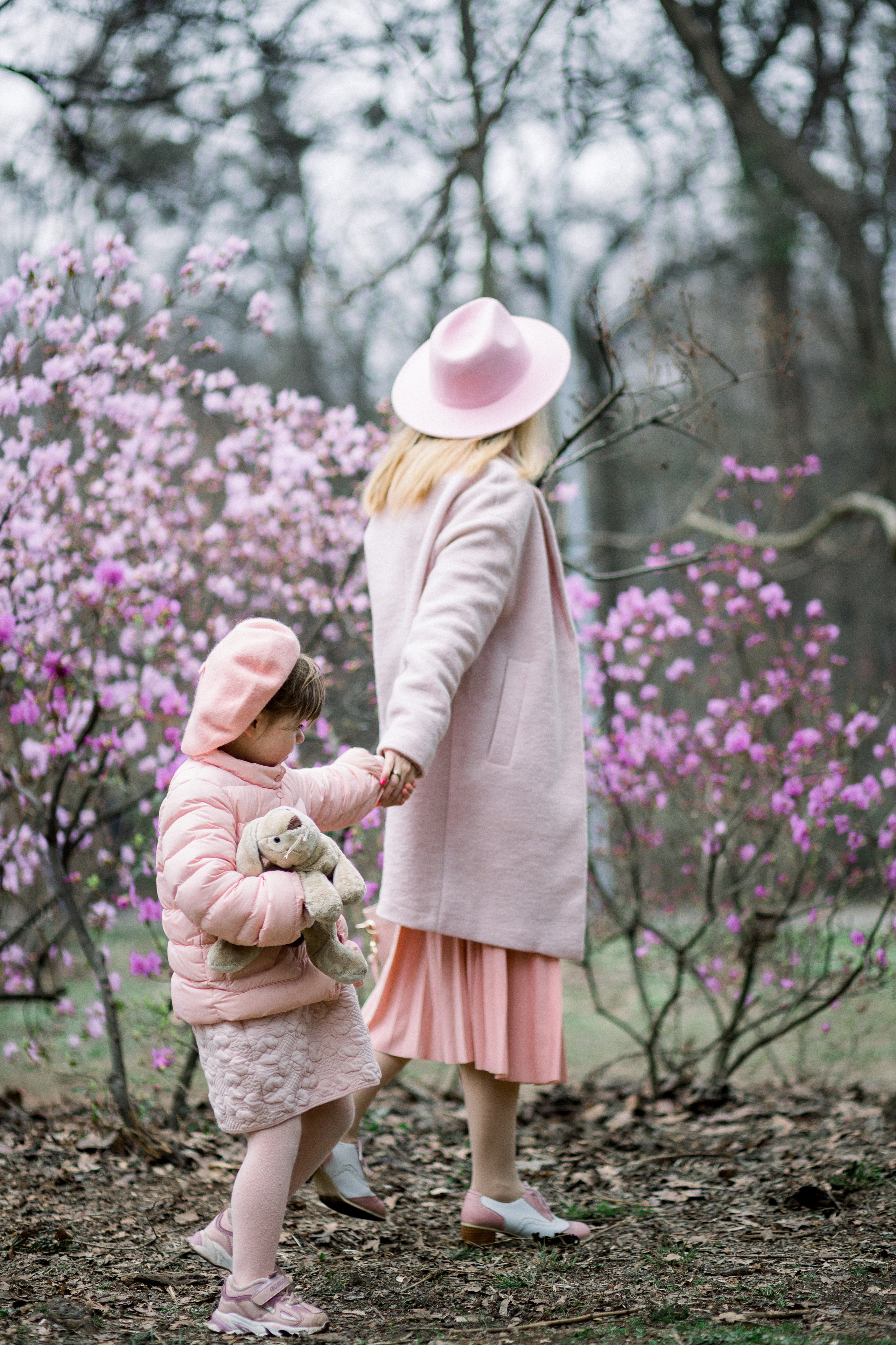 Фотосессия мамы и дочки в ботаническом саду им. Фомина. Wedding Photographer in Florence, Pisa & Tuscany | Candid & Elegant Photography in Italy