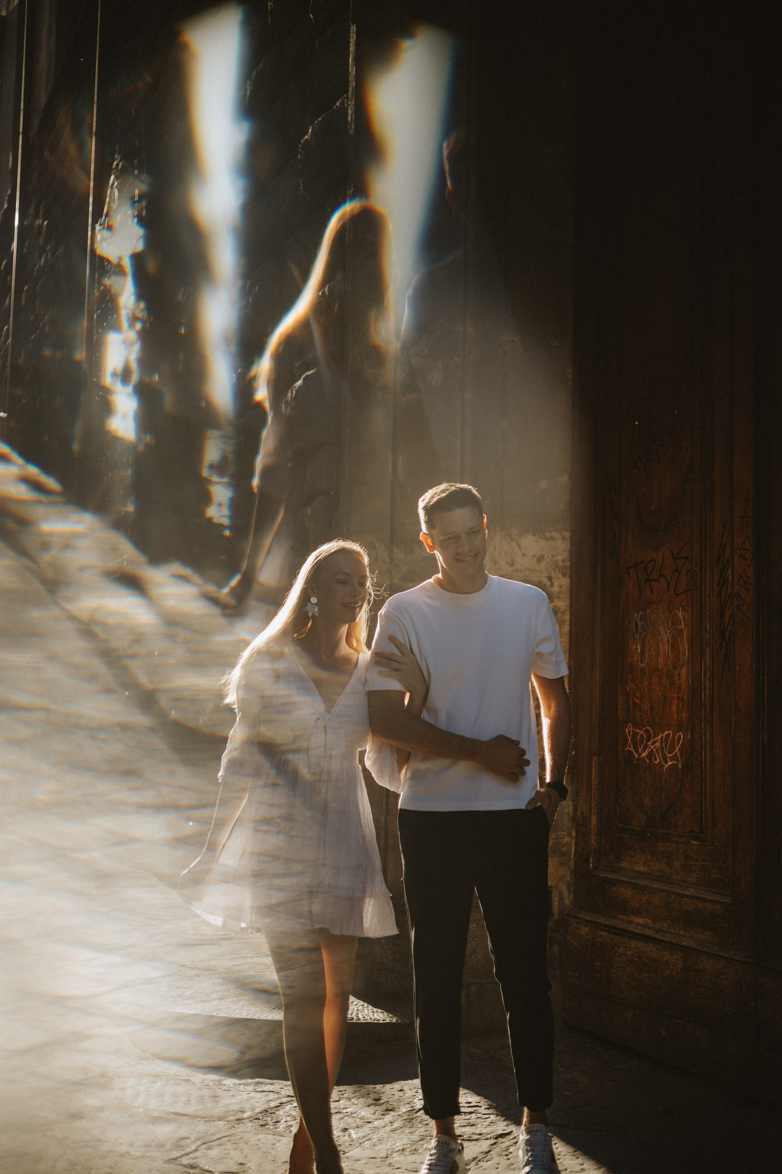 Couple Photoshoot Florence | Romantic Session at Ponte Vecchio & Uffizi. Wedding Photographer in Florence, Pisa & Tuscany | Candid & Elegant Photography in Italy
