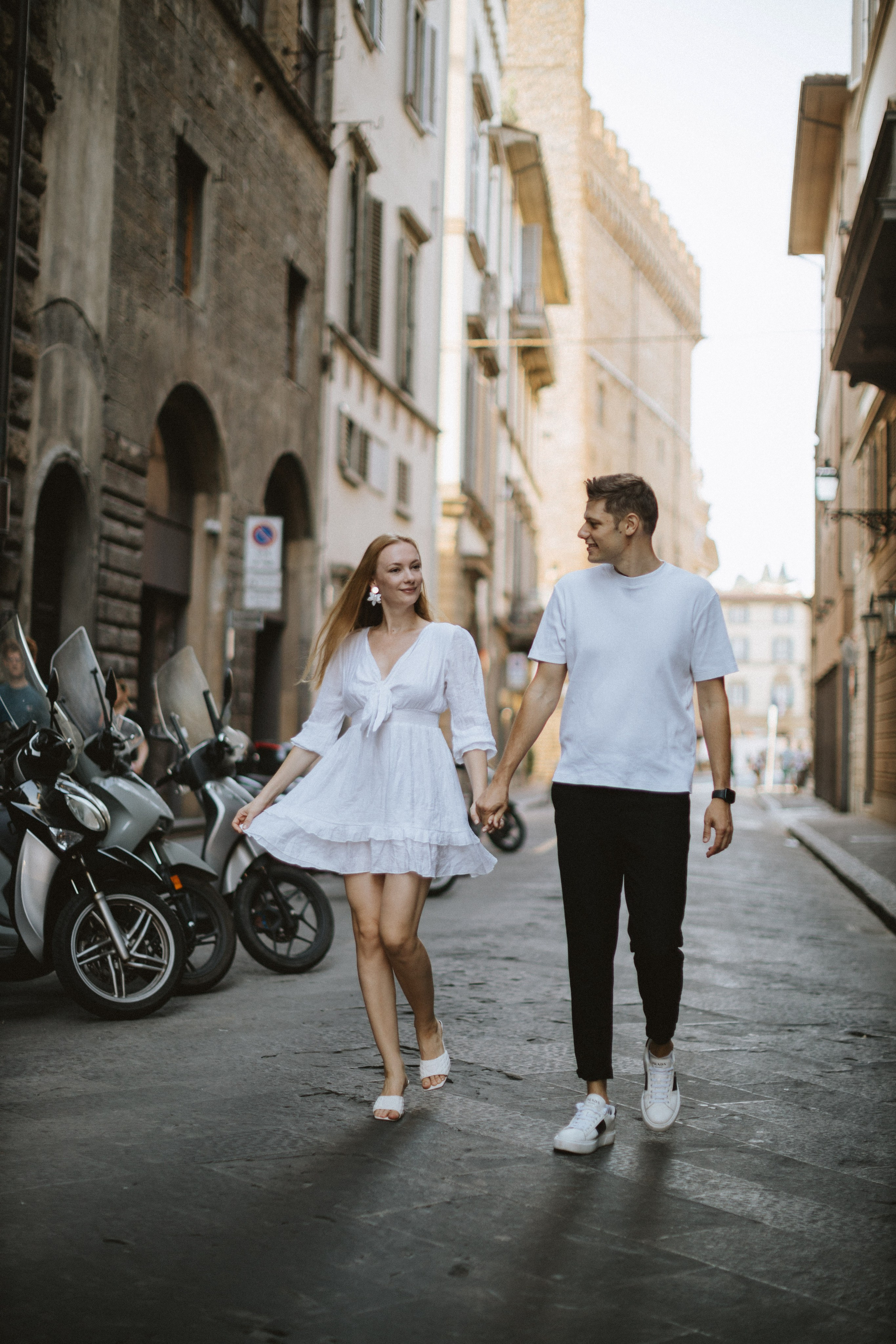Couple Photoshoot Florence | Romantic Session at Ponte Vecchio & Uffizi. Wedding Photographer in Florence, Pisa & Tuscany | Candid & Elegant Photography in Italy