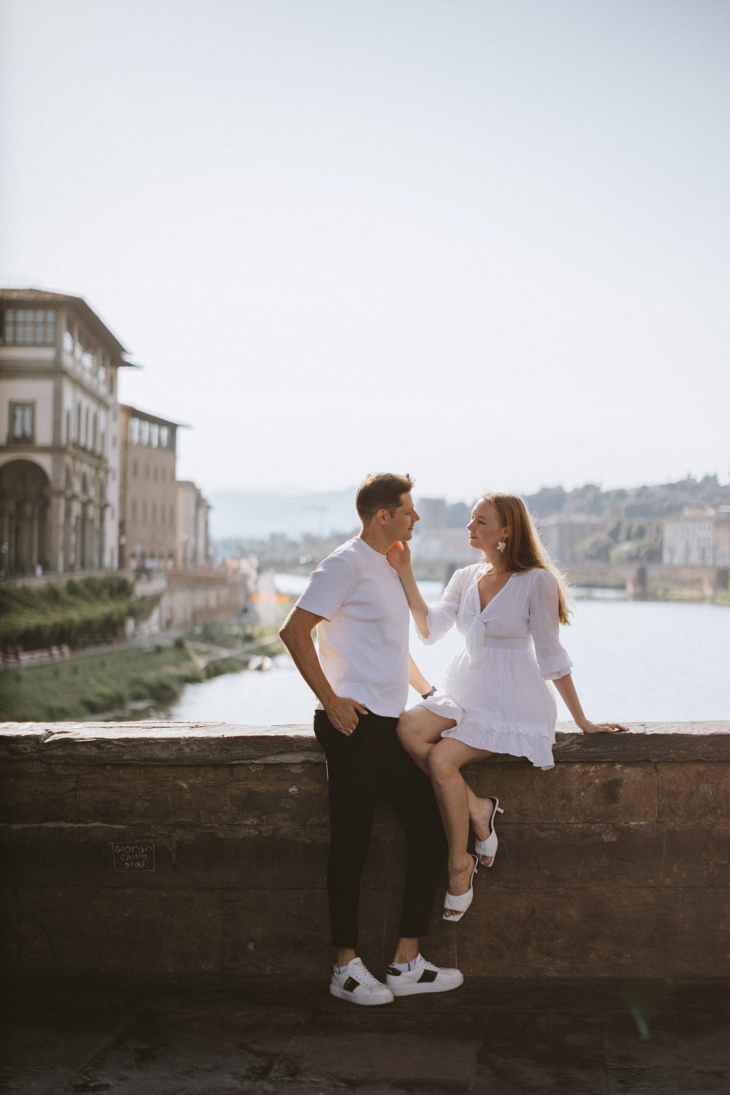 Couple Photoshoot Florence | Romantic Session at Ponte Vecchio & Uffizi. Wedding Photographer in Florence, Pisa & Tuscany | Candid & Elegant Photography in Italy