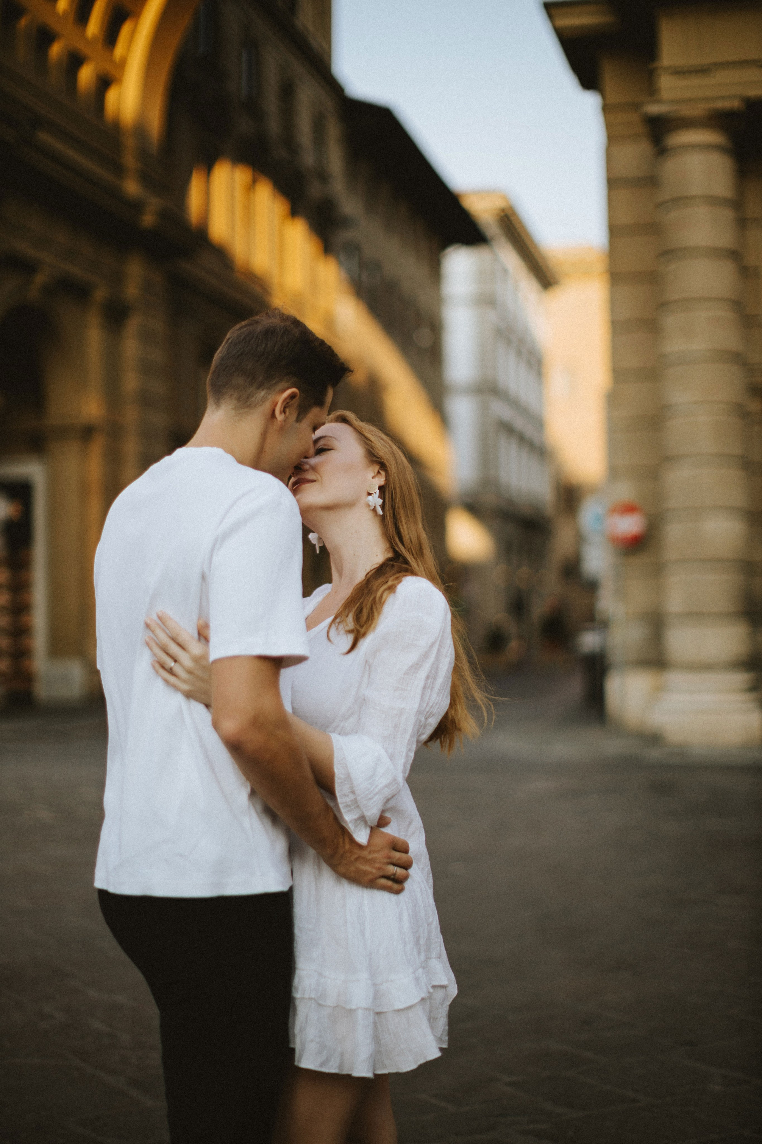Couple Photoshoot Florence | Romantic Session at Ponte Vecchio & Uffizi. Wedding Photographer in Florence, Pisa & Tuscany | Candid & Elegant Photography in Italy