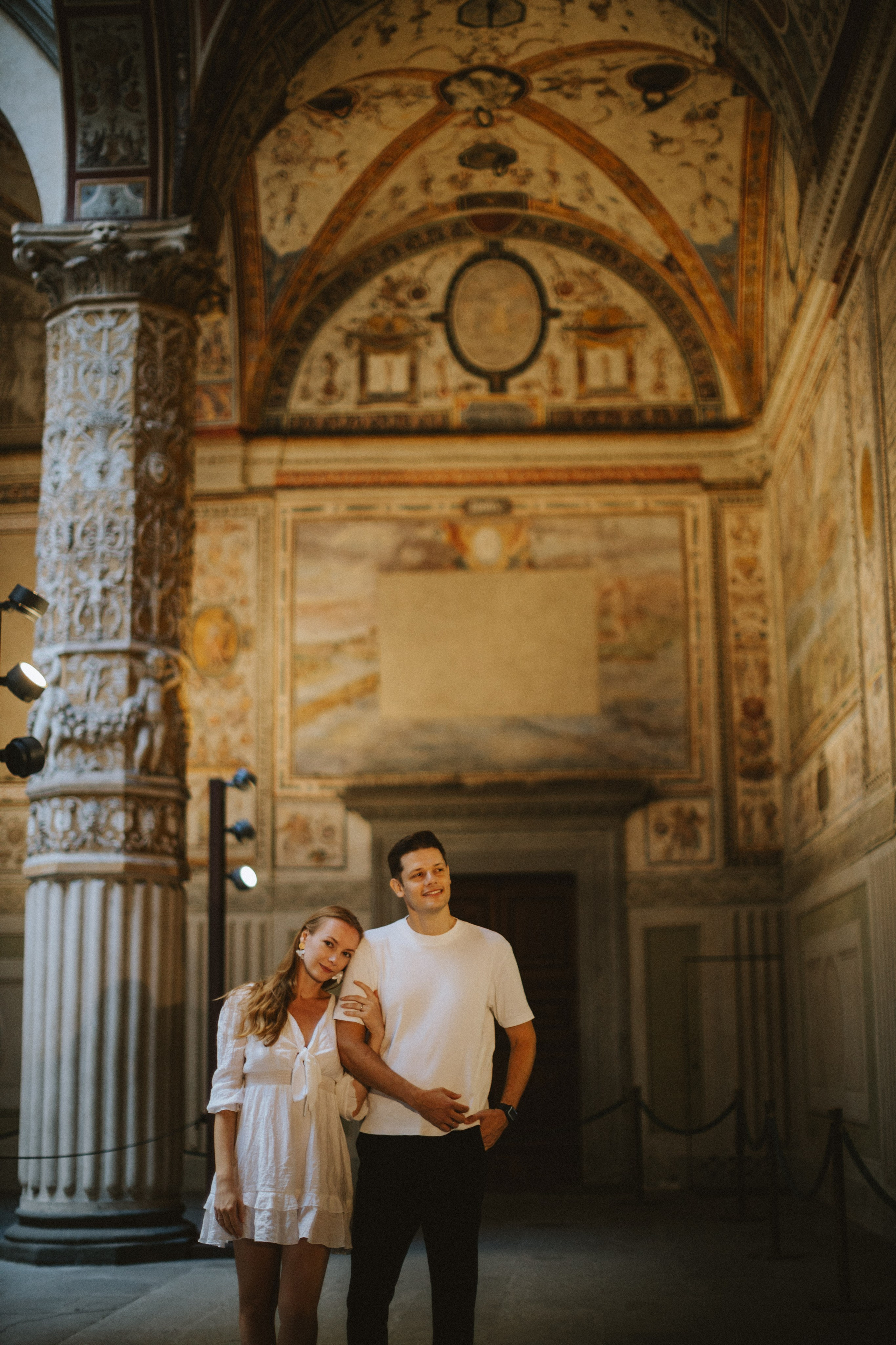 Couple Photoshoot Florence | Romantic Session at Ponte Vecchio & Uffizi. Wedding Photographer in Florence, Pisa & Tuscany | Candid & Elegant Photography in Italy