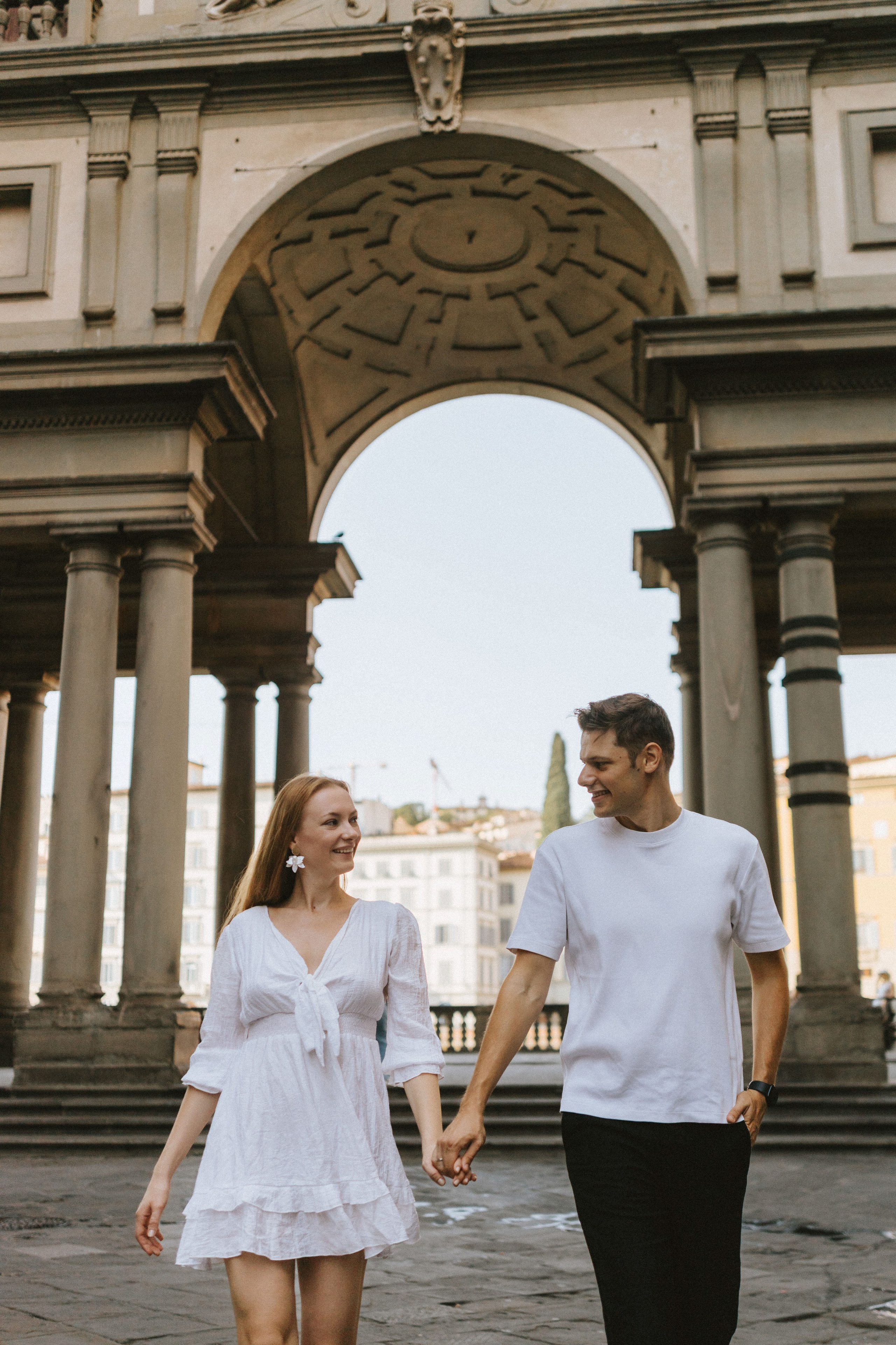 Couple Photoshoot Florence | Romantic Session at Ponte Vecchio & Uffizi. Wedding Photographer in Florence, Pisa & Tuscany | Candid & Elegant Photography in Italy
