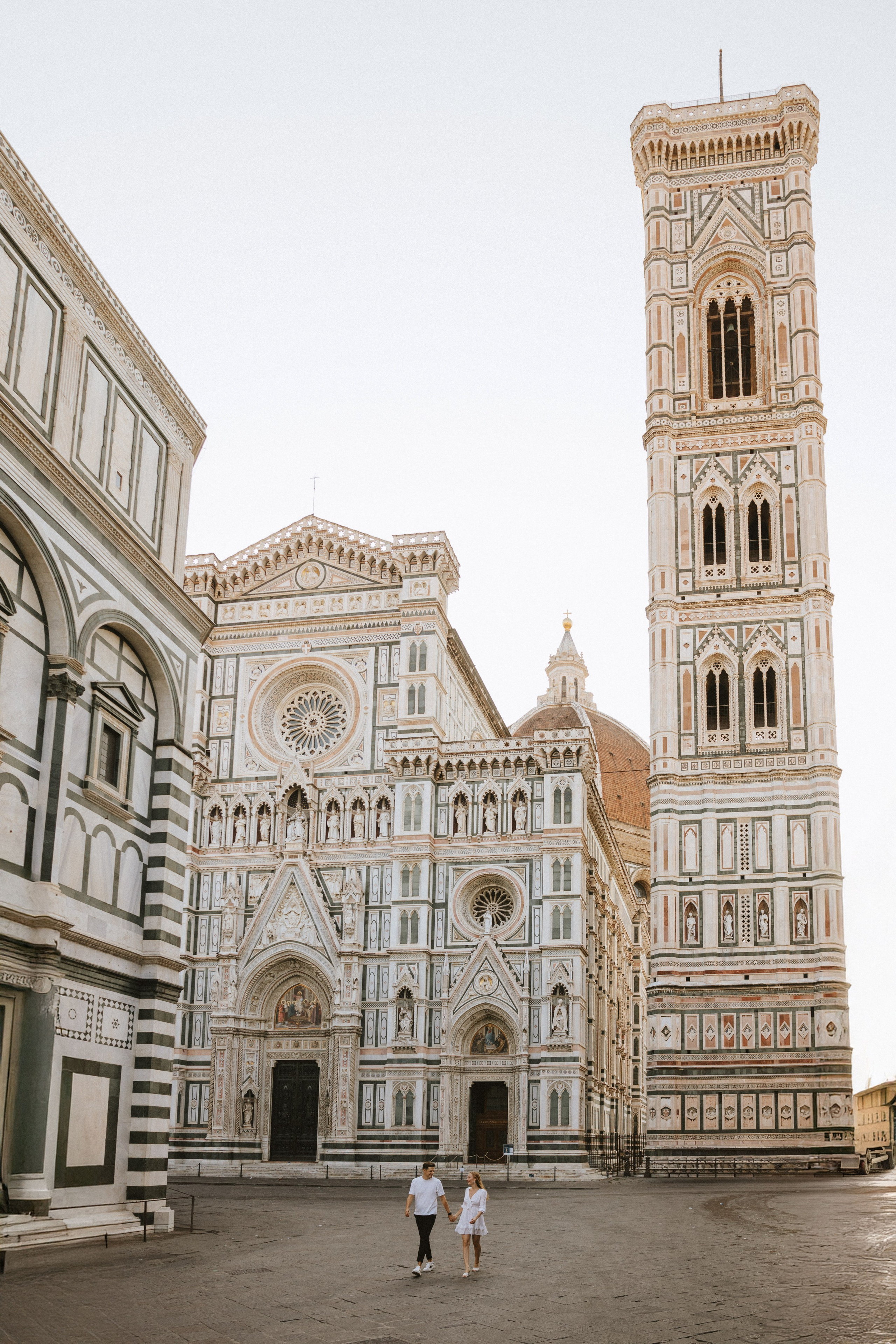 Couple Photoshoot Florence | Romantic Session at Ponte Vecchio & Uffizi. Wedding Photographer in Florence, Pisa & Tuscany | Candid & Elegant Photography in Italy