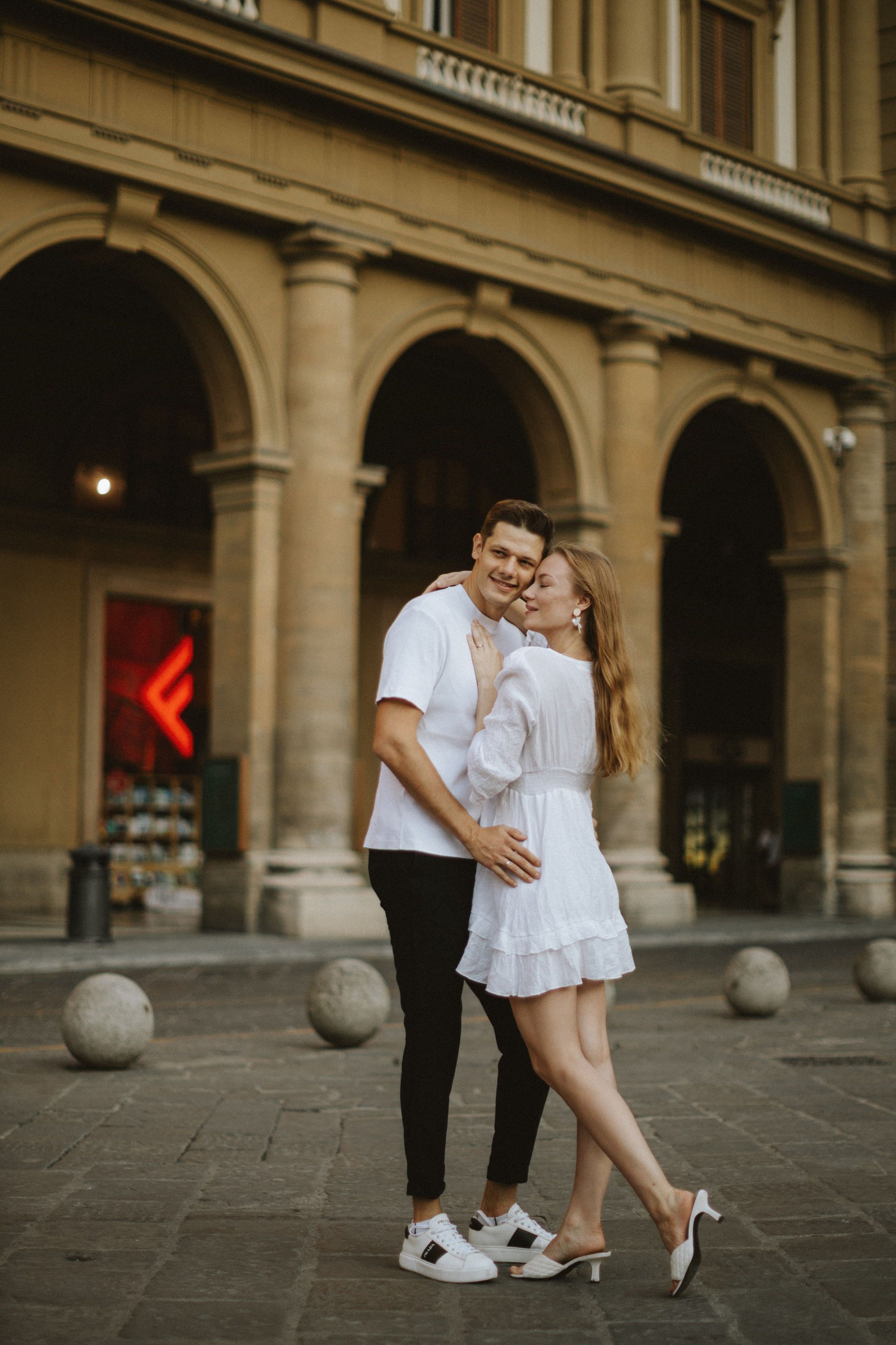 Couple Photoshoot Florence | Romantic Session at Ponte Vecchio & Uffizi. Wedding Photographer in Florence, Pisa & Tuscany | Candid & Elegant Photography in Italy