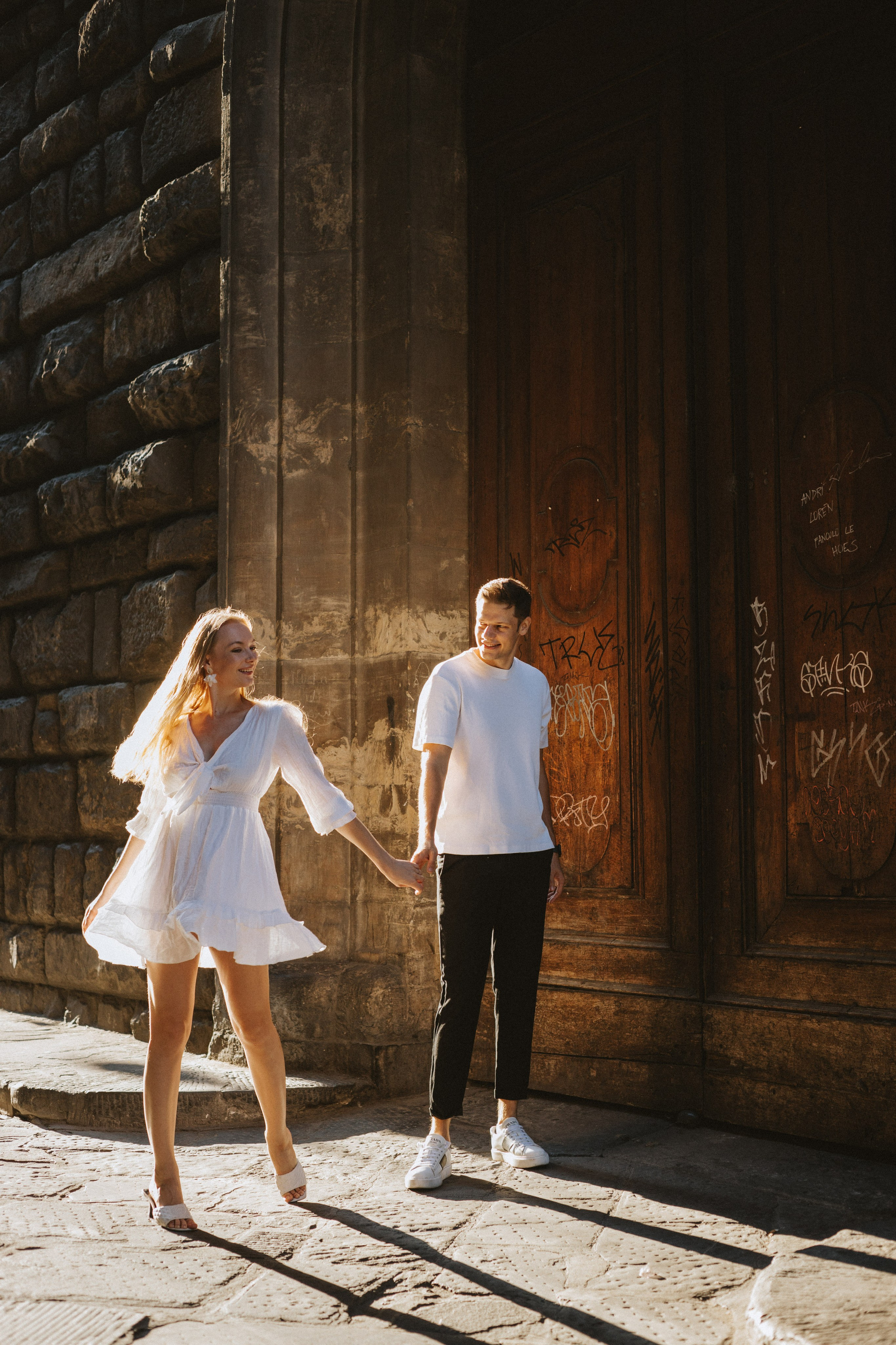 Couple Photoshoot Florence | Romantic Session at Ponte Vecchio & Uffizi. Wedding Photographer in Florence, Pisa & Tuscany | Candid & Elegant Photography in Italy