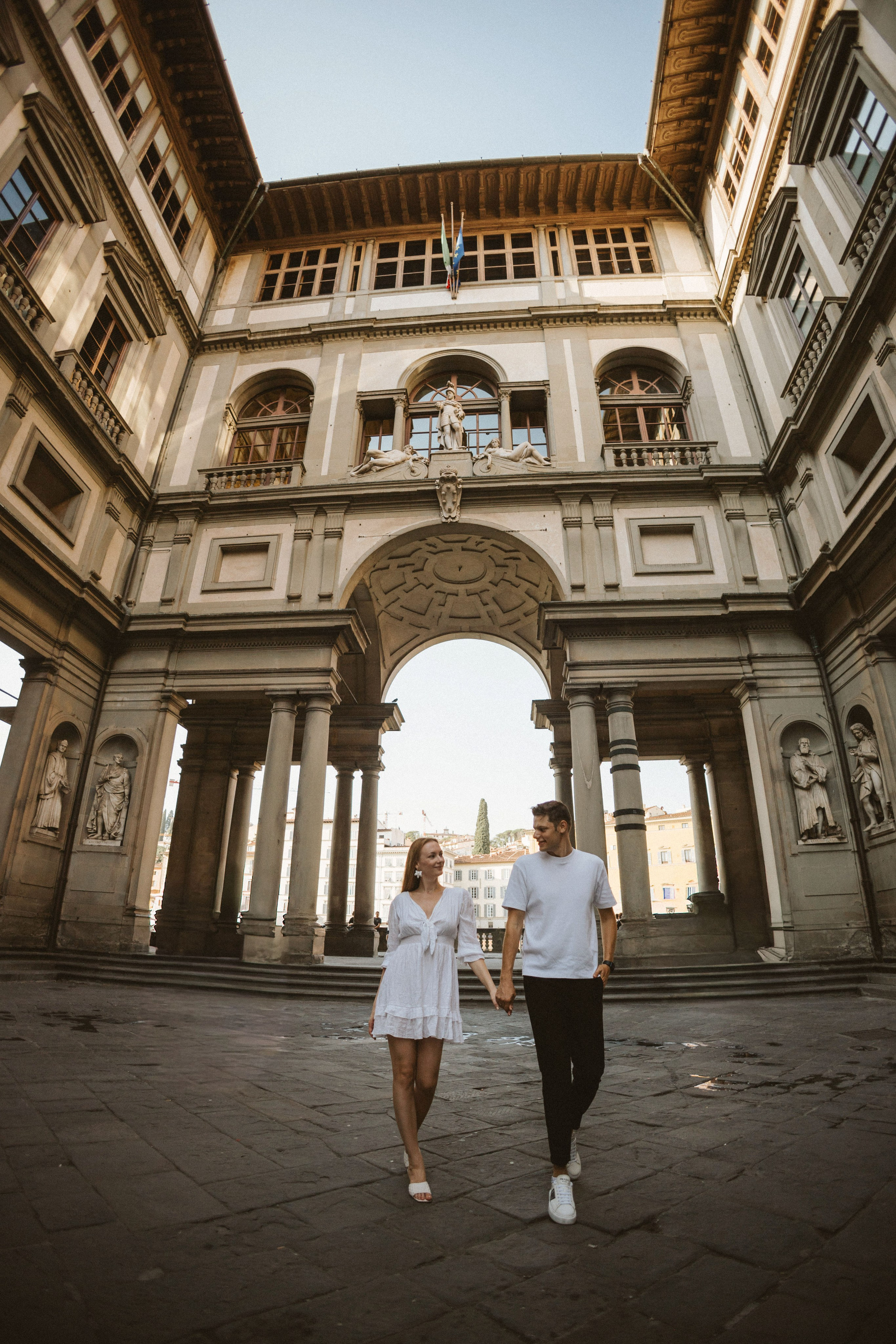 Couple Photoshoot Florence | Romantic Session at Ponte Vecchio & Uffizi. Wedding Photographer in Florence, Pisa & Tuscany | Candid & Elegant Photography in Italy