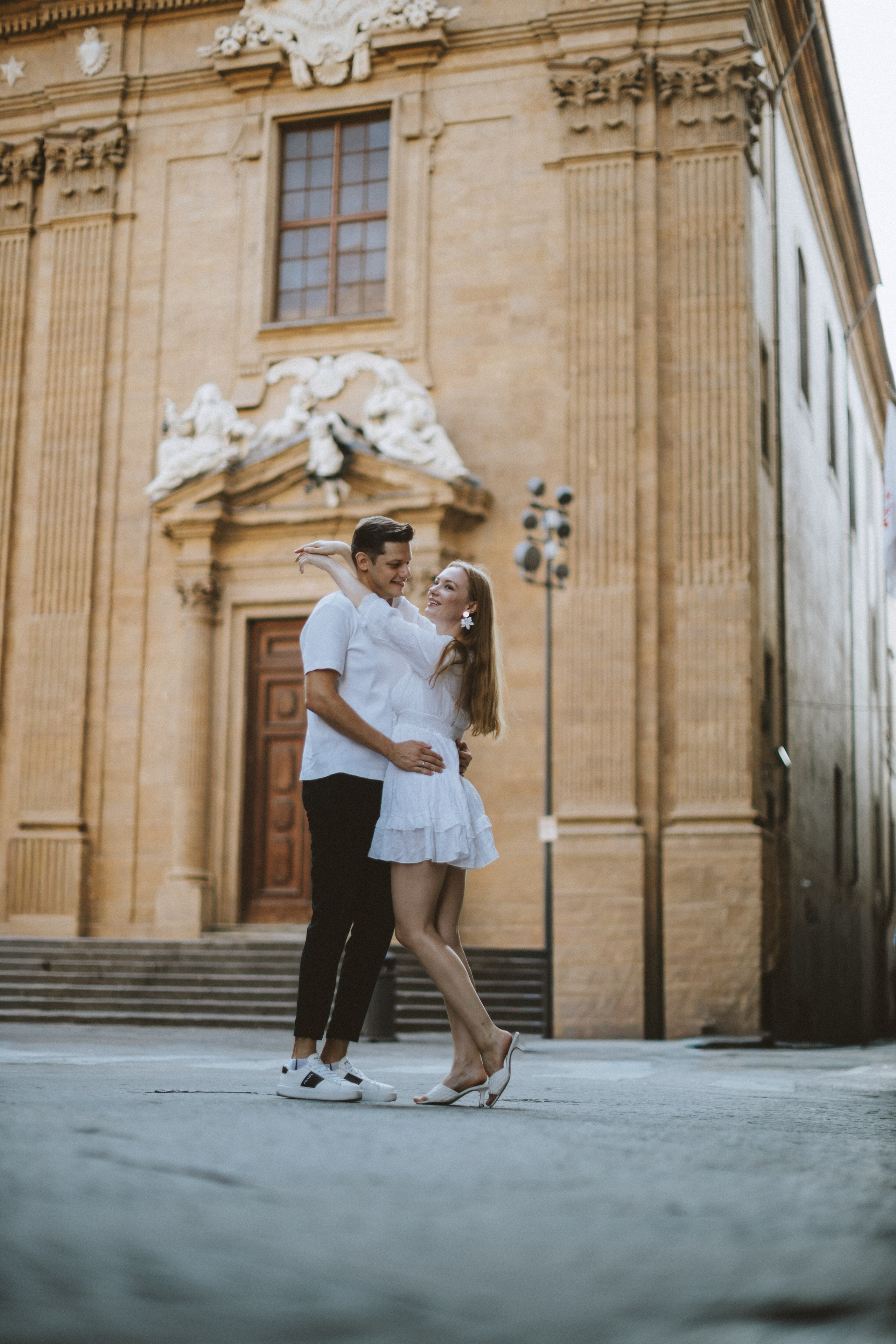 Couple Photoshoot Florence | Romantic Session at Ponte Vecchio & Uffizi. Wedding Photographer in Florence, Pisa & Tuscany | Candid & Elegant Photography in Italy