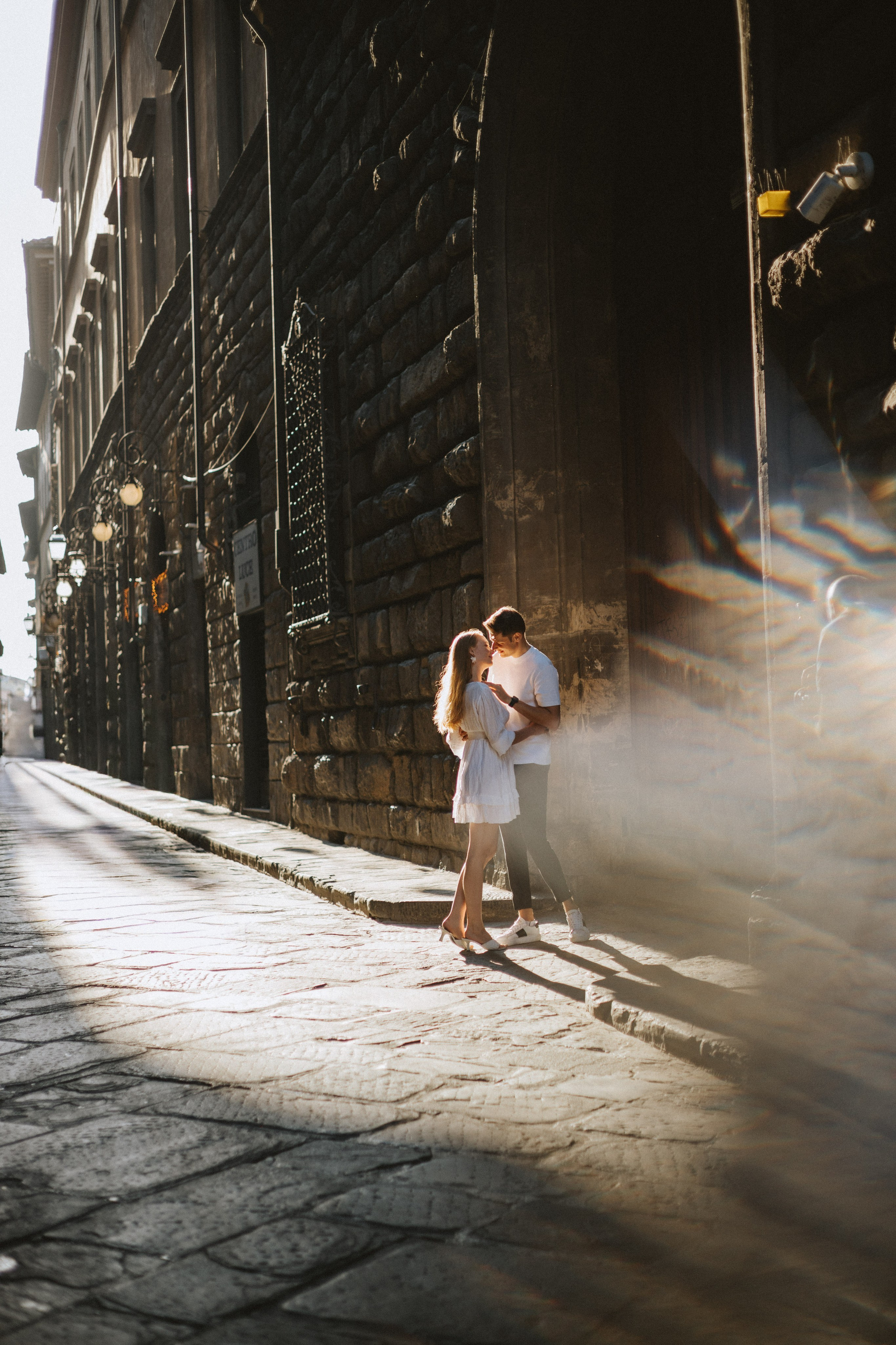 Couple Photoshoot Florence | Romantic Session at Ponte Vecchio & Uffizi. Wedding Photographer in Florence, Pisa & Tuscany | Candid & Elegant Photography in Italy