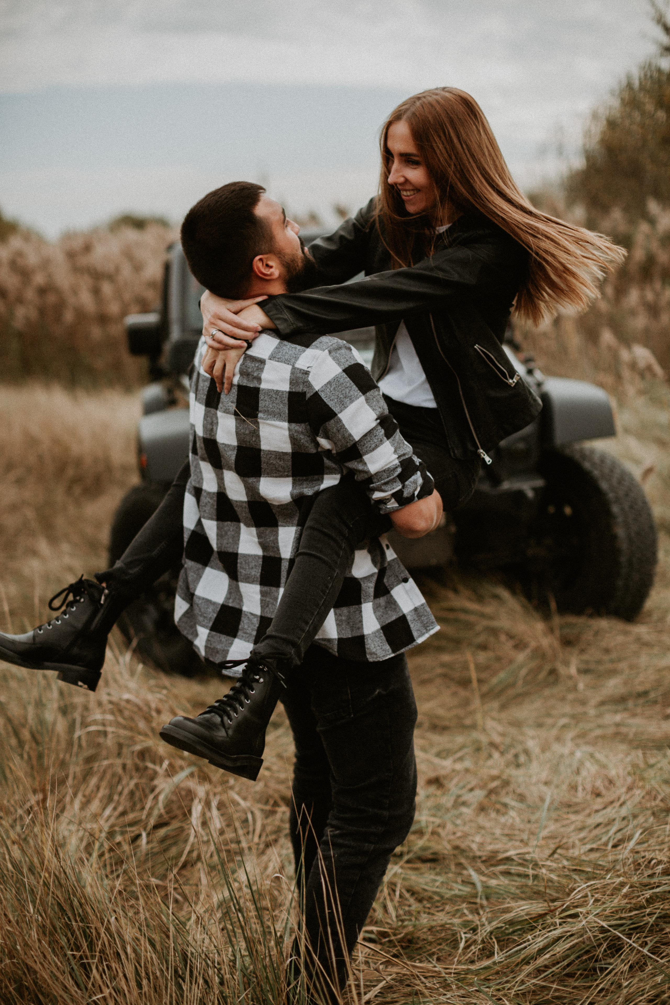 Nikolay & Olga — Stylish Couple Photoshoot | Sunset & Jeep Wrangler Meta Description: Discover Nikolay & Olga’s romantic couple photoshoot:. Wedding Photographer in Florence, Pisa & Tuscany | Candid & Elegant Photography in Italy