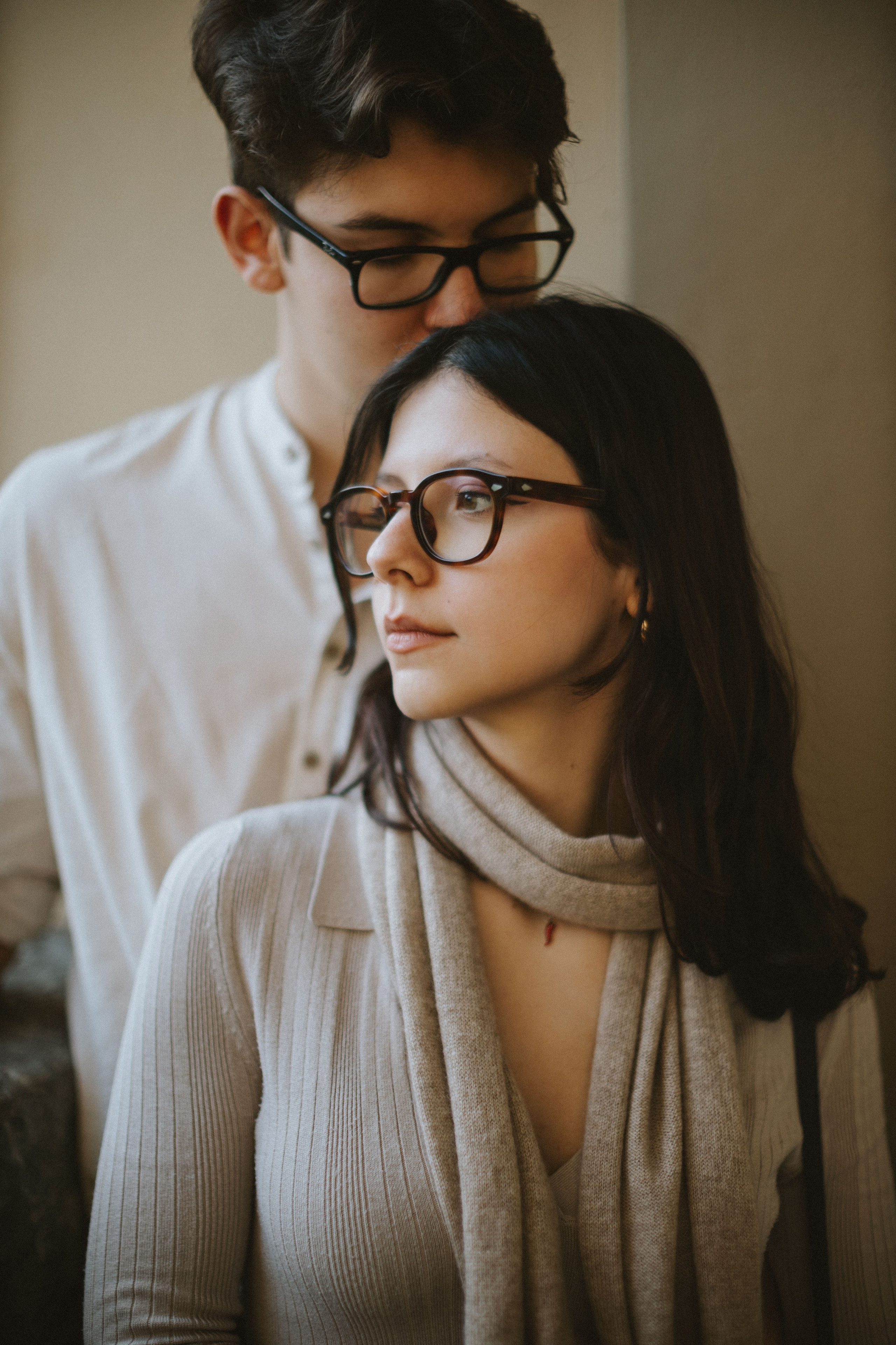 “Una coppia che condivide un momento di tenerezza e intimità godendo della presenza dell'altro”.
