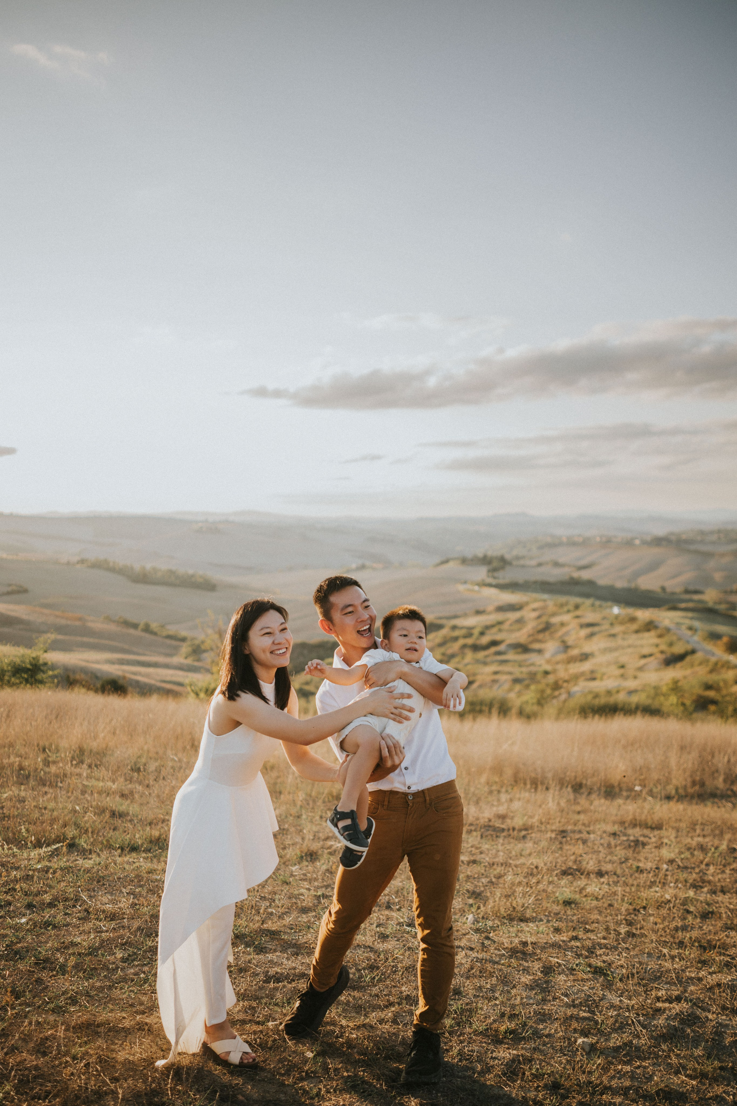 Family Photoshoot in Tuscany | Val d’Orcia & Pienza Photographer. Wedding Photographer in Florence, Pisa & Tuscany | Candid & Elegant Photography in Italy