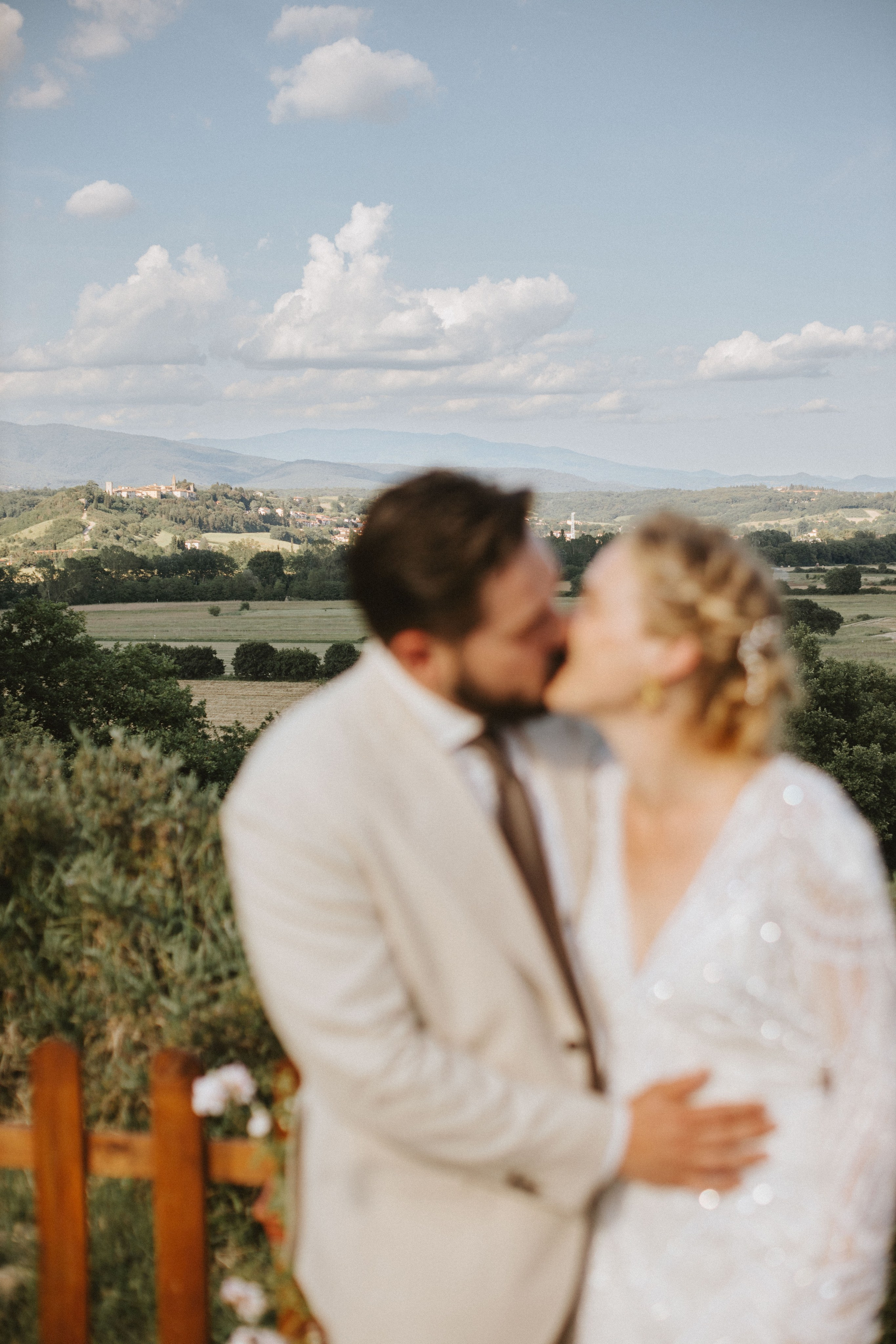 Sebastian & Isa – Matrimonio Romantico in Toscana | Celebrazione Intima tra le Colline. Fotografo di matrimoni a Firenze, Pisa e Toscana | Fotografia spontanea ed elegante in Italia