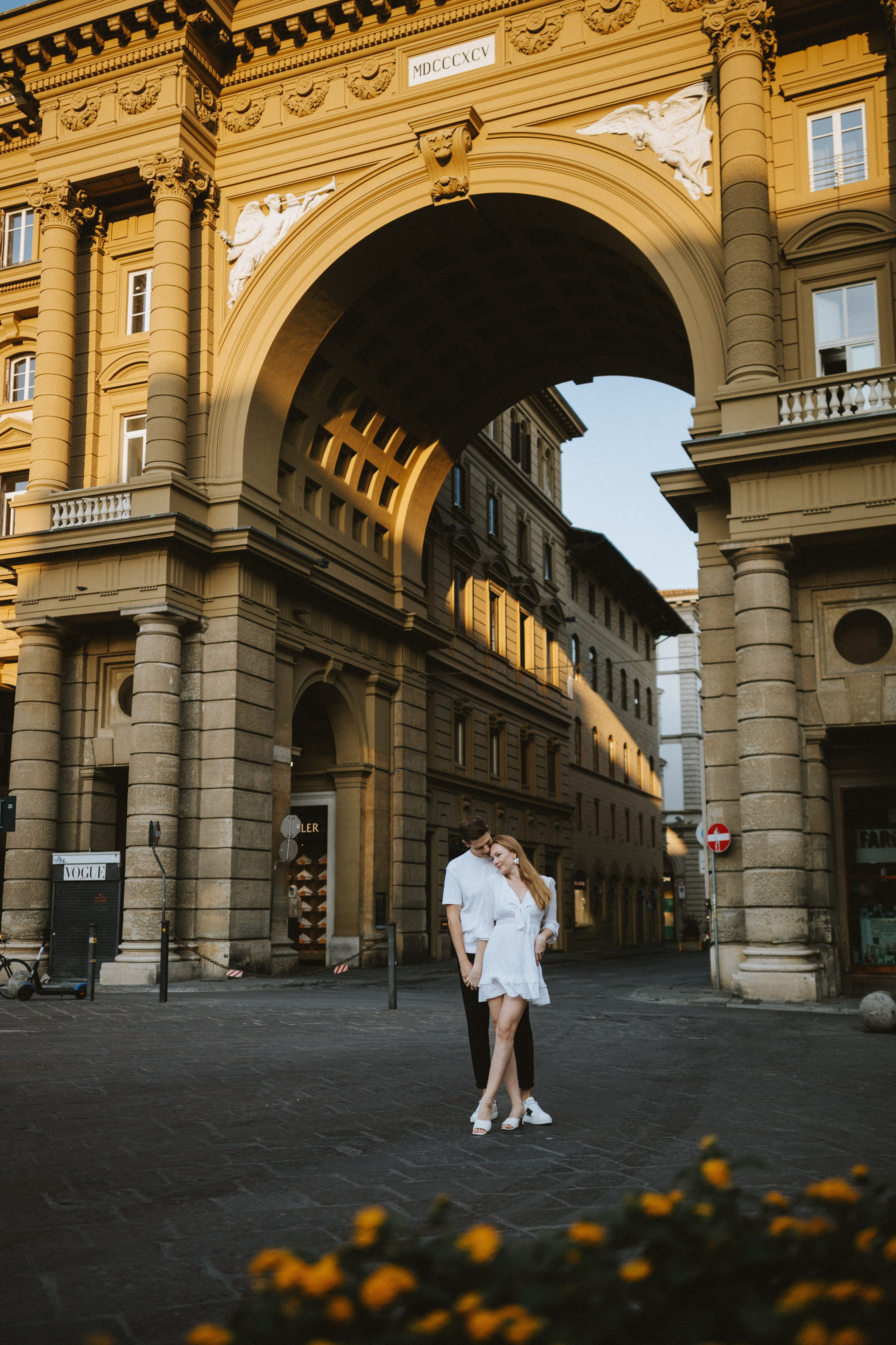 Couple Photoshoot Florence | Romantic Session at Ponte Vecchio & Uffizi. Wedding Photographer in Florence, Pisa & Tuscany | Candid & Elegant Photography in Italy