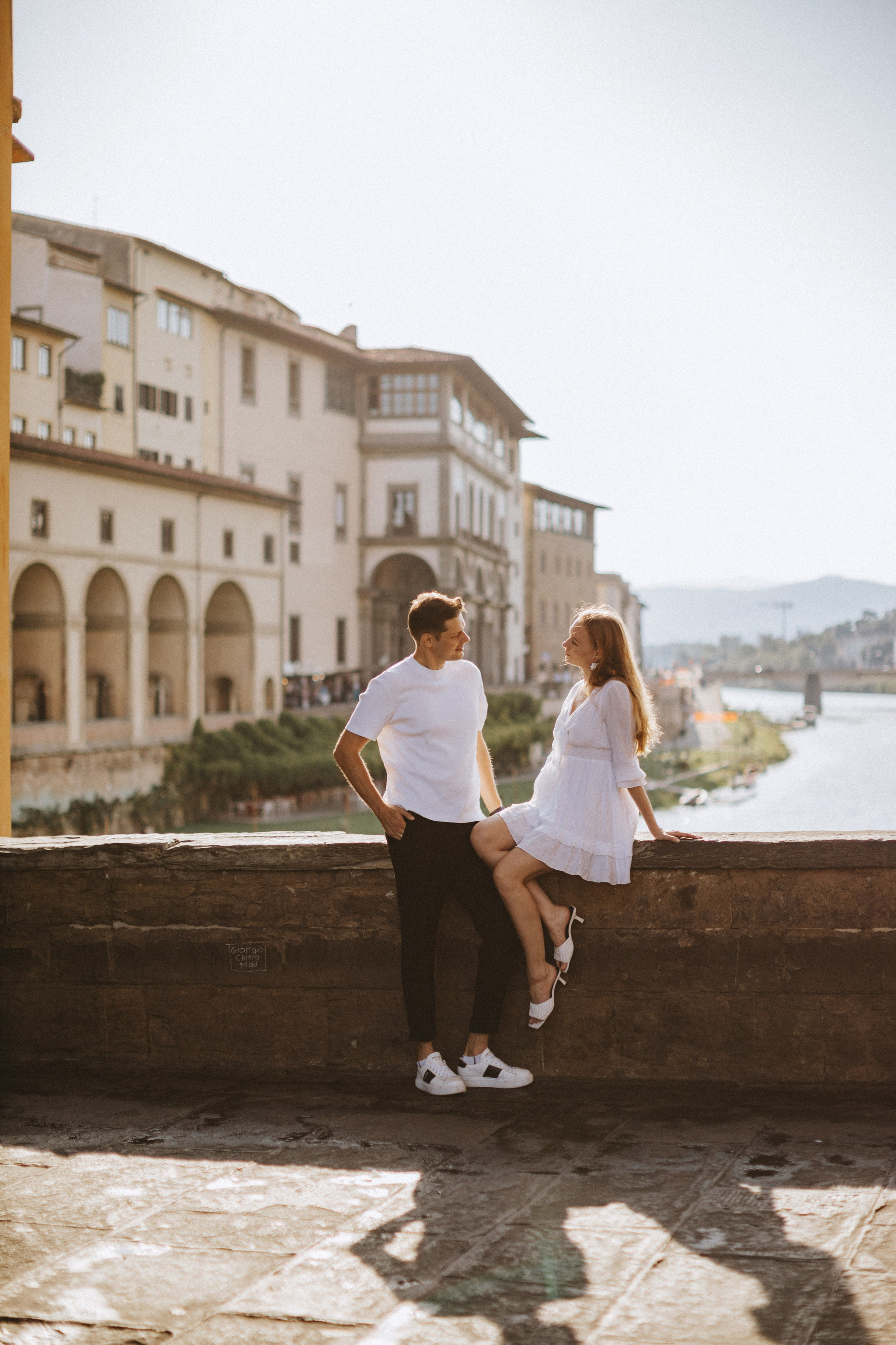 Couple Photoshoot Florence | Romantic Session at Ponte Vecchio & Uffizi. Wedding Photographer in Florence, Pisa & Tuscany | Candid & Elegant Photography in Italy