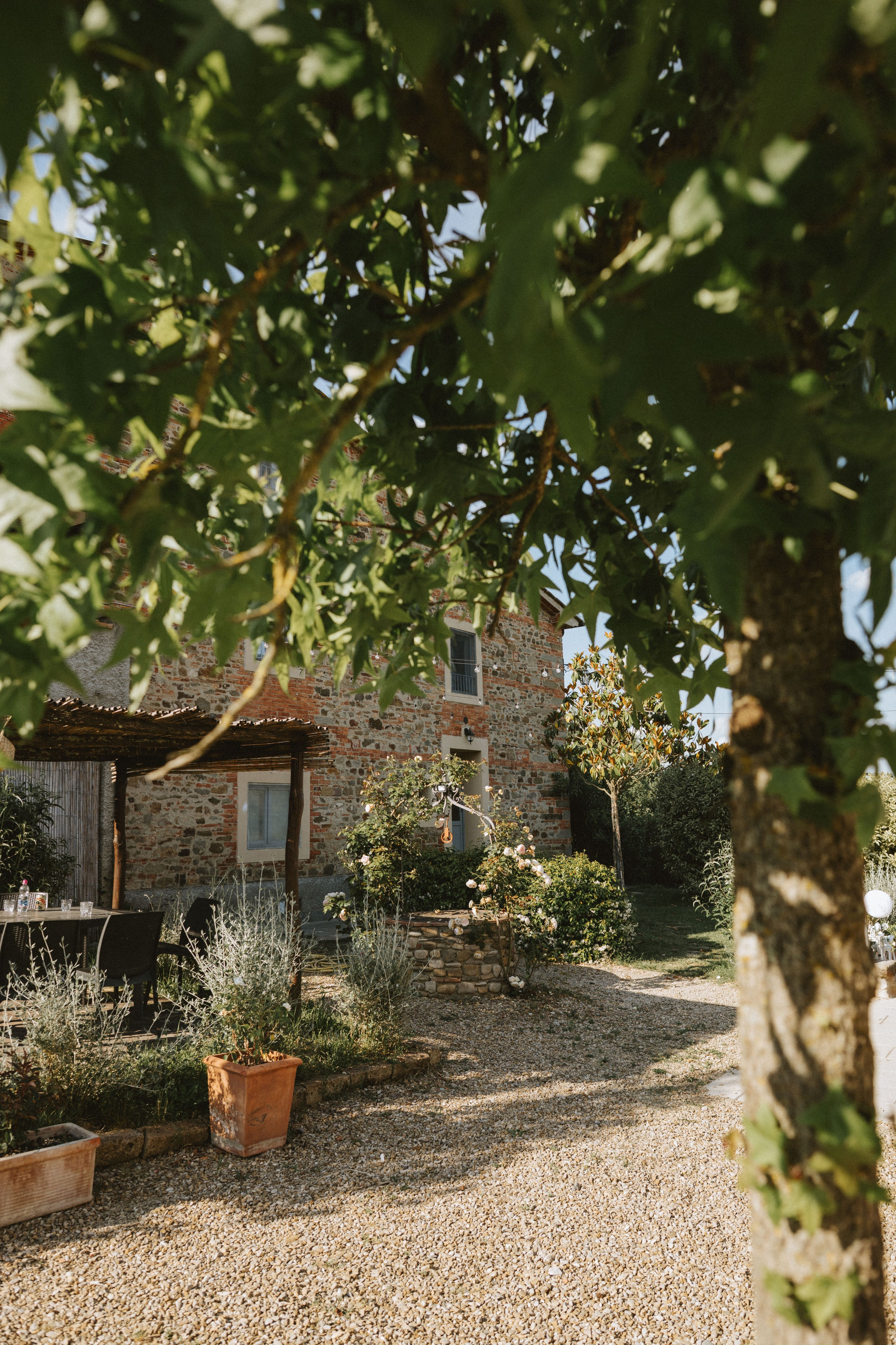 Sebastian & Isa – Matrimonio Romantico in Toscana | Celebrazione Intima tra le Colline. Fotografo di matrimoni a Firenze, Pisa e Toscana | Fotografia spontanea ed elegante in Italia