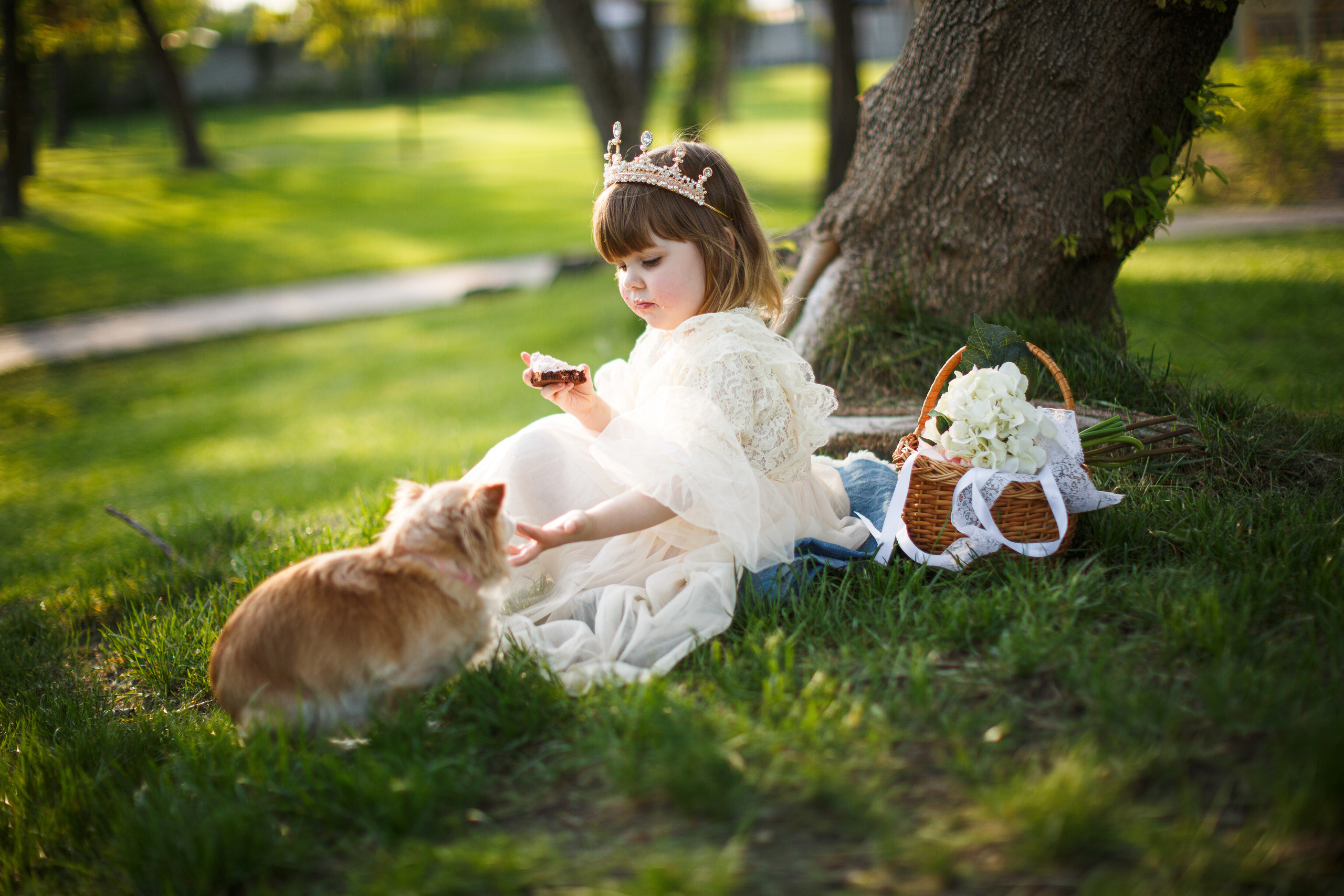 Детская фотосессия в парке для маленькой принцессы с собачкой. Wedding Photographer in Florence, Pisa & Tuscany | Candid & Elegant Photography in Italy