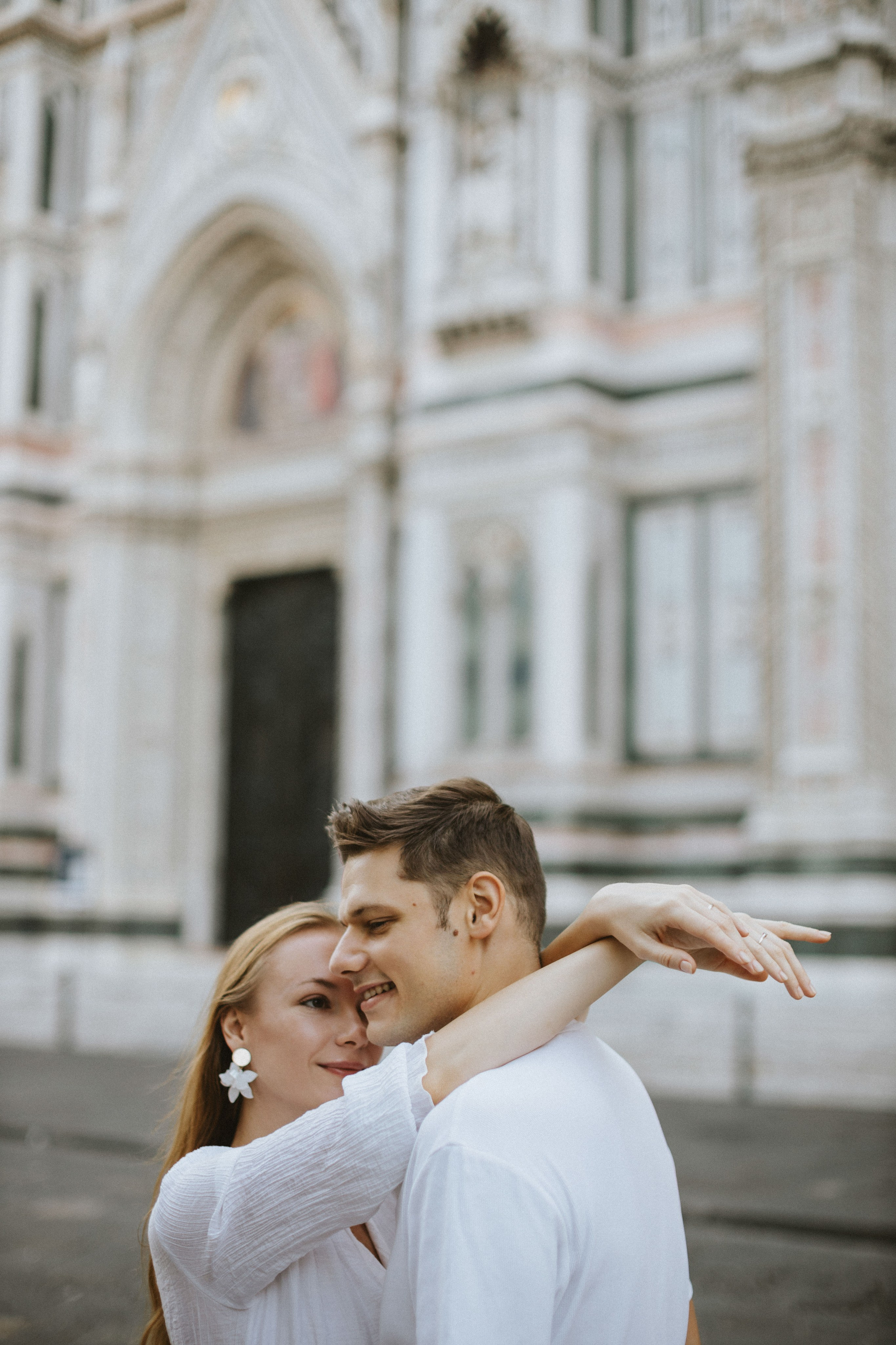 Couple Photoshoot Florence | Romantic Session at Ponte Vecchio & Uffizi. Wedding Photographer in Florence, Pisa & Tuscany | Candid & Elegant Photography in Italy