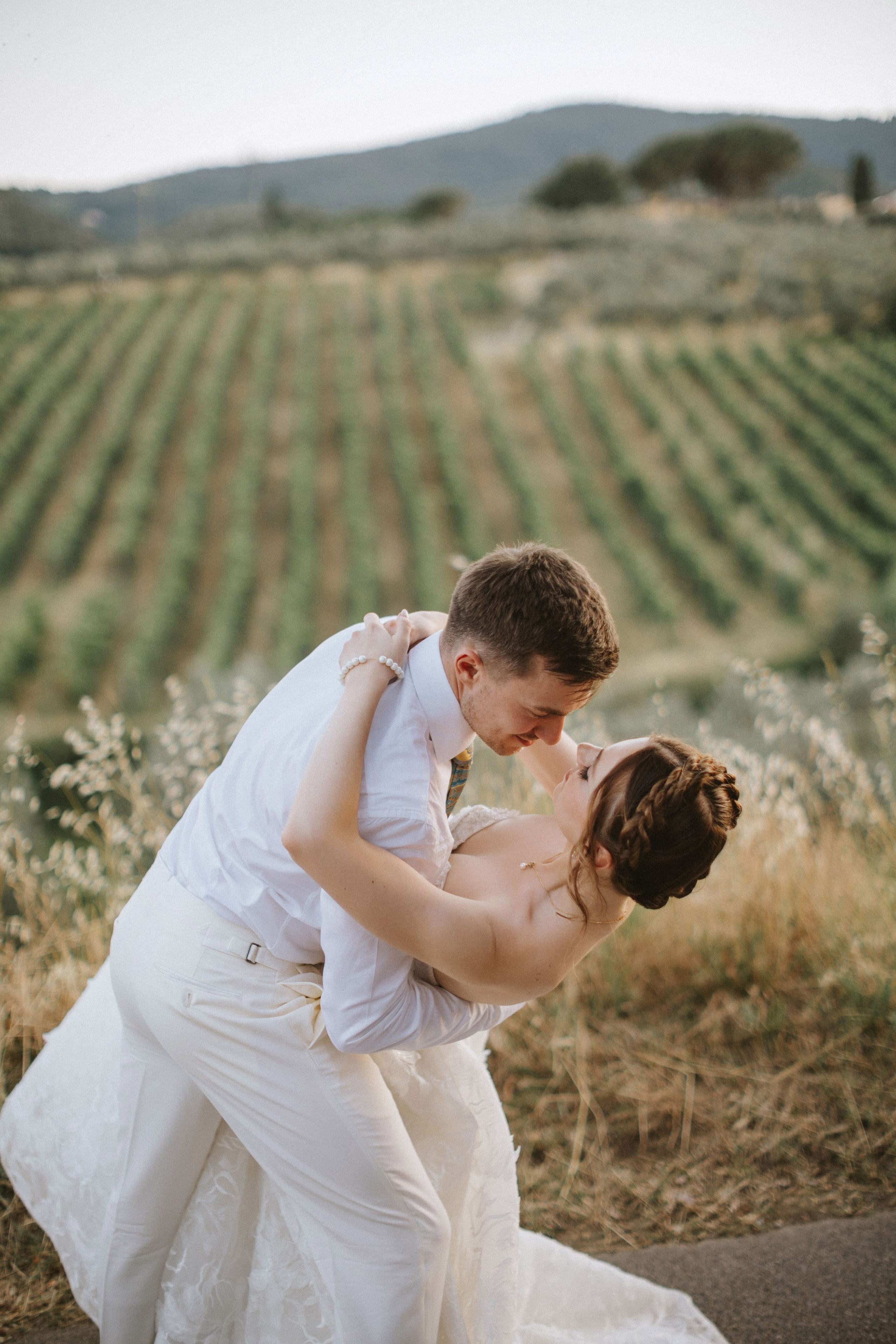 Yura & Katya: Tuscan Wedding Preview at Agriturismo Sottotono. Fotografo di matrimoni a Firenze, Pisa e Toscana | Fotografia spontanea ed elegante in Italia