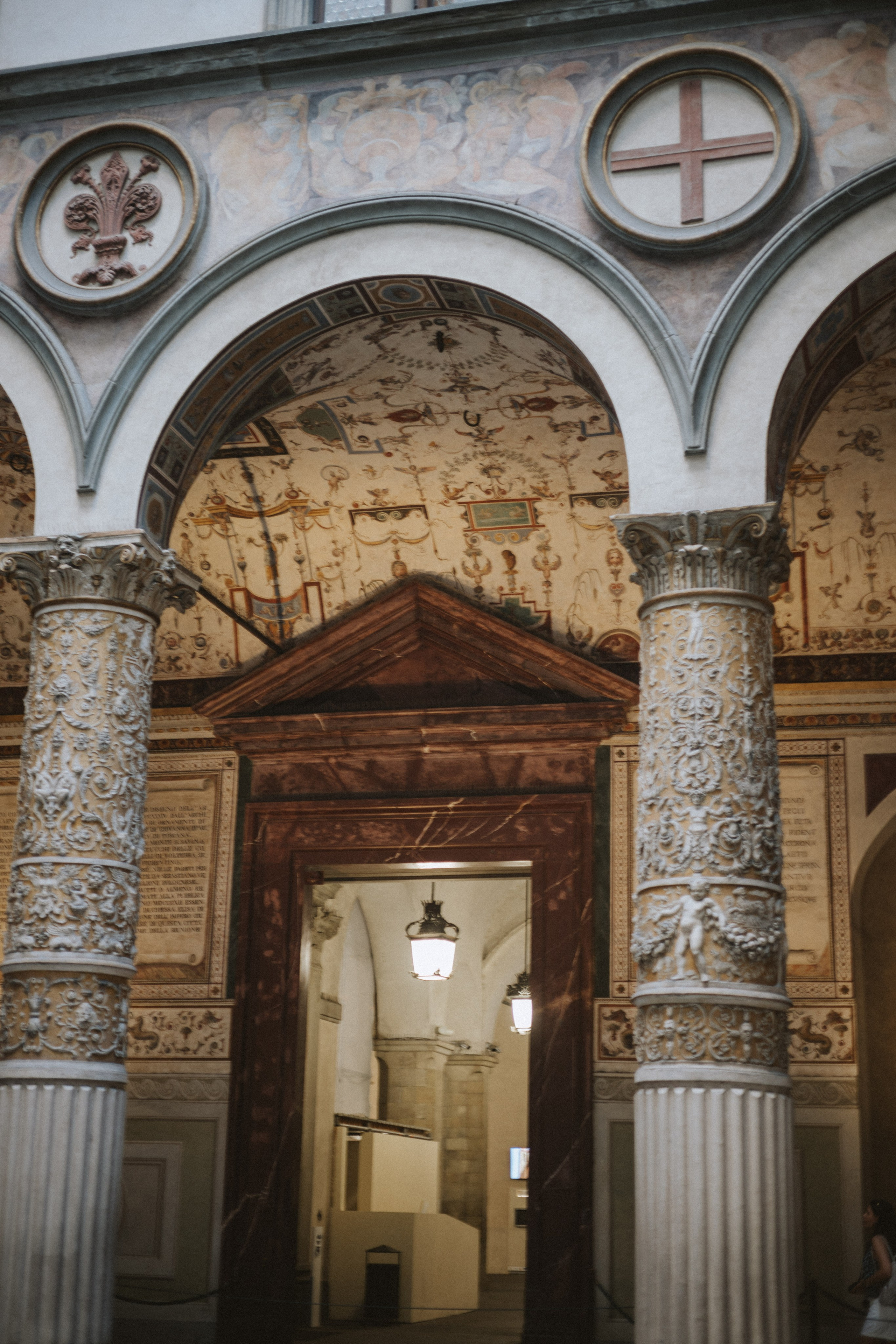 Couple Photoshoot Florence | Romantic Session at Ponte Vecchio & Uffizi. Wedding Photographer in Florence, Pisa & Tuscany | Candid & Elegant Photography in Italy