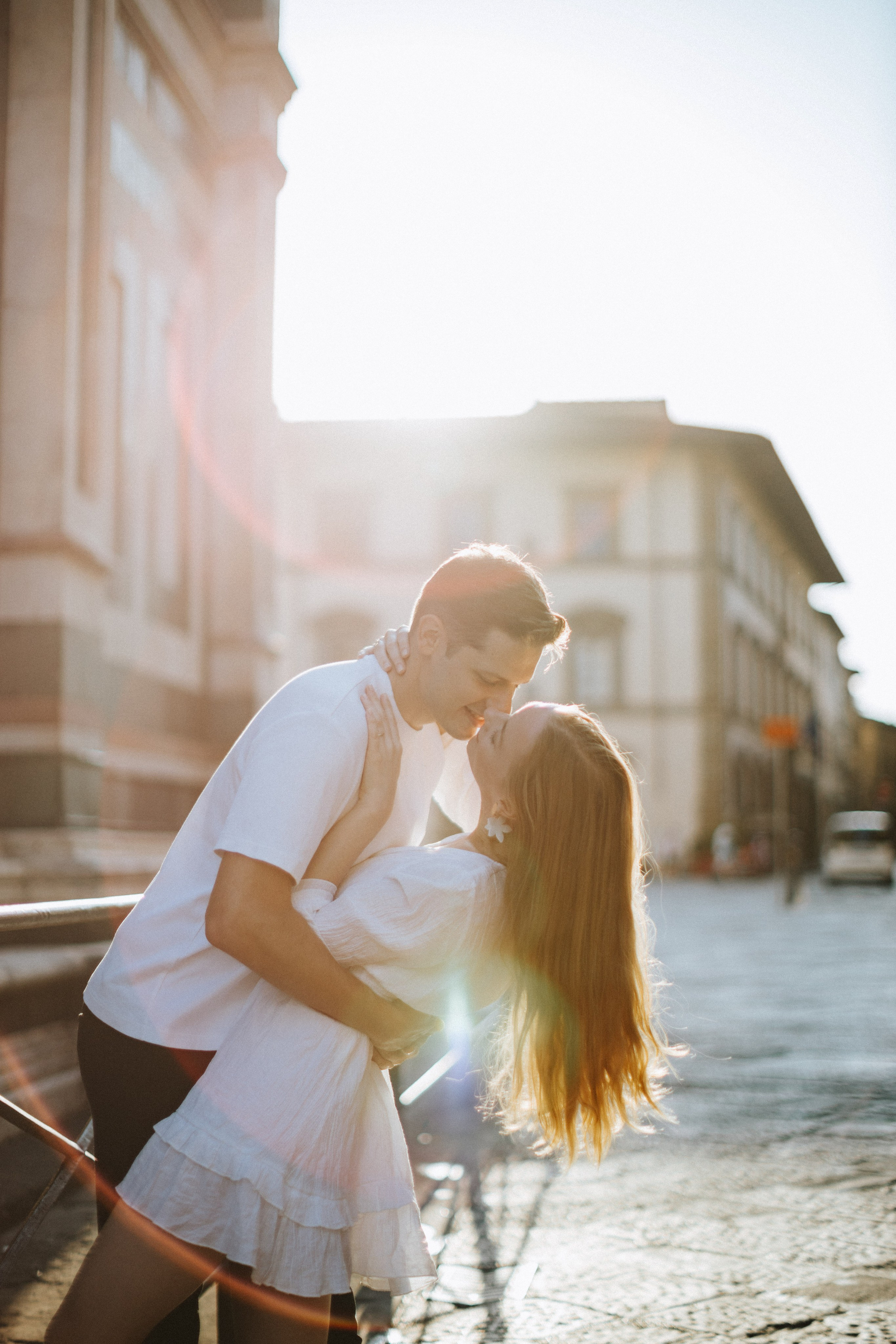 Couple Photoshoot Florence | Romantic Session at Ponte Vecchio & Uffizi. Wedding Photographer in Florence, Pisa & Tuscany | Candid & Elegant Photography in Italy