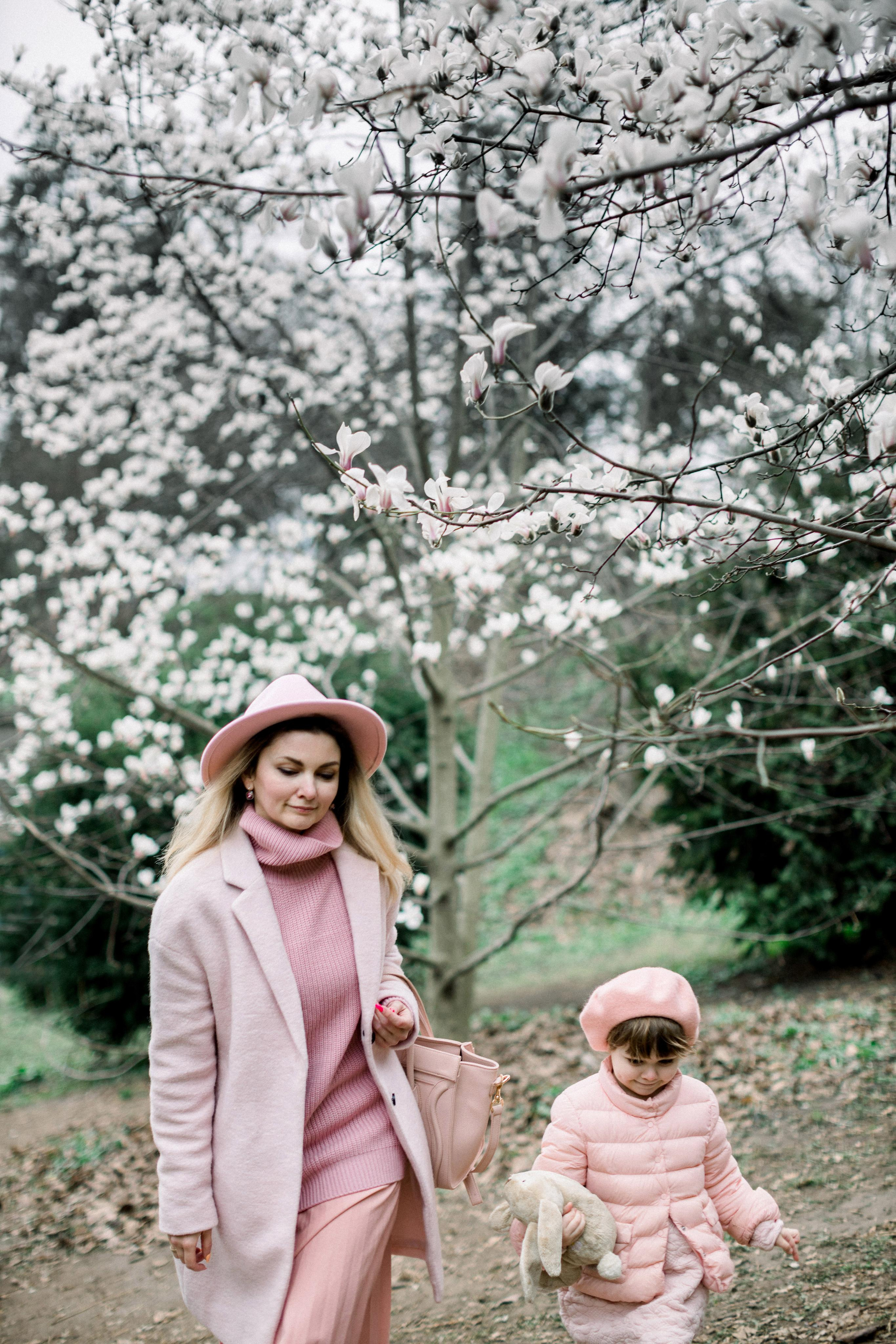 Фотосессия мамы и дочки в ботаническом саду им. Фомина. Wedding Photographer in Florence, Pisa & Tuscany | Candid & Elegant Photography in Italy