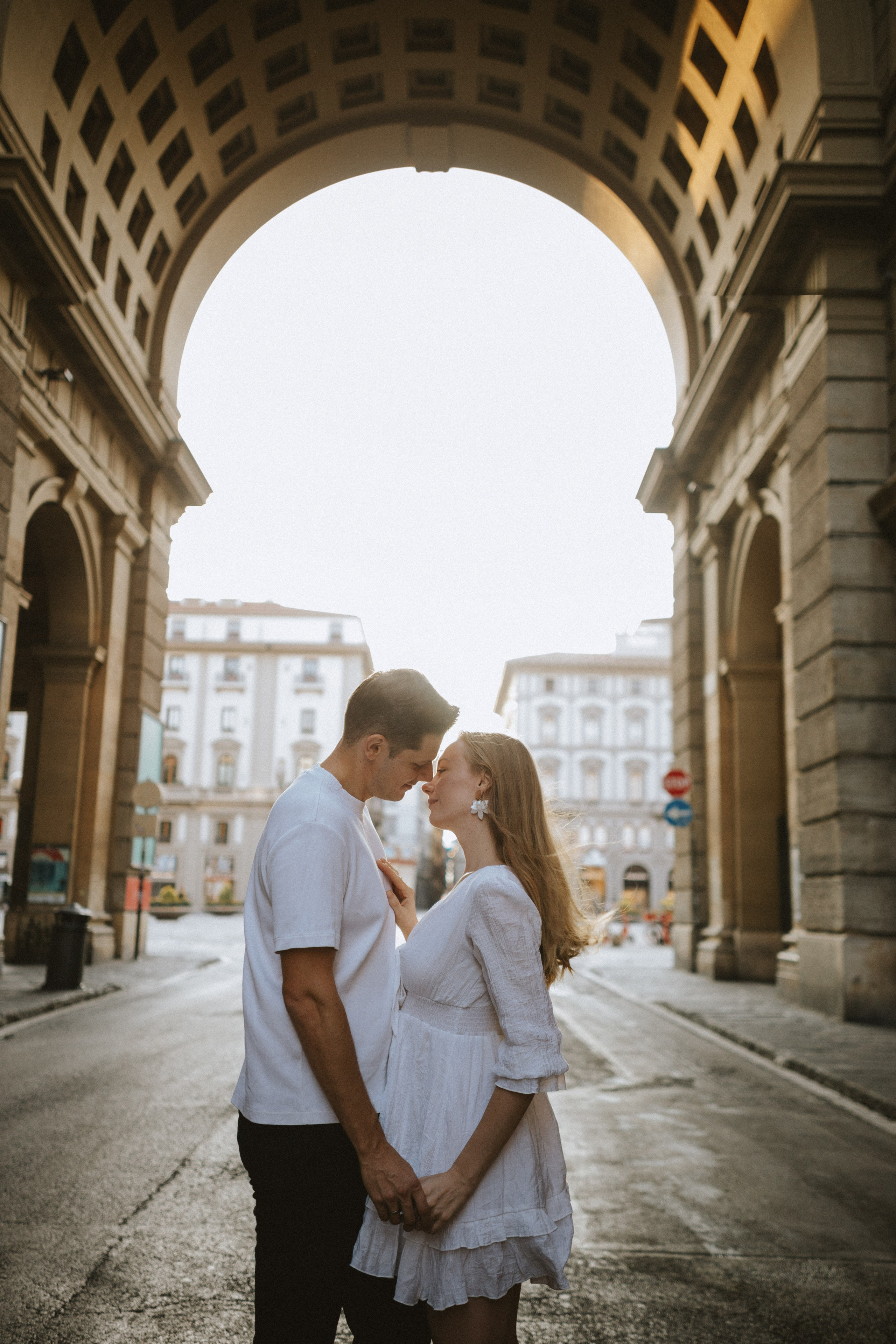 Couple Photoshoot Florence | Romantic Session at Ponte Vecchio & Uffizi. Wedding Photographer in Florence, Pisa & Tuscany | Candid & Elegant Photography in Italy