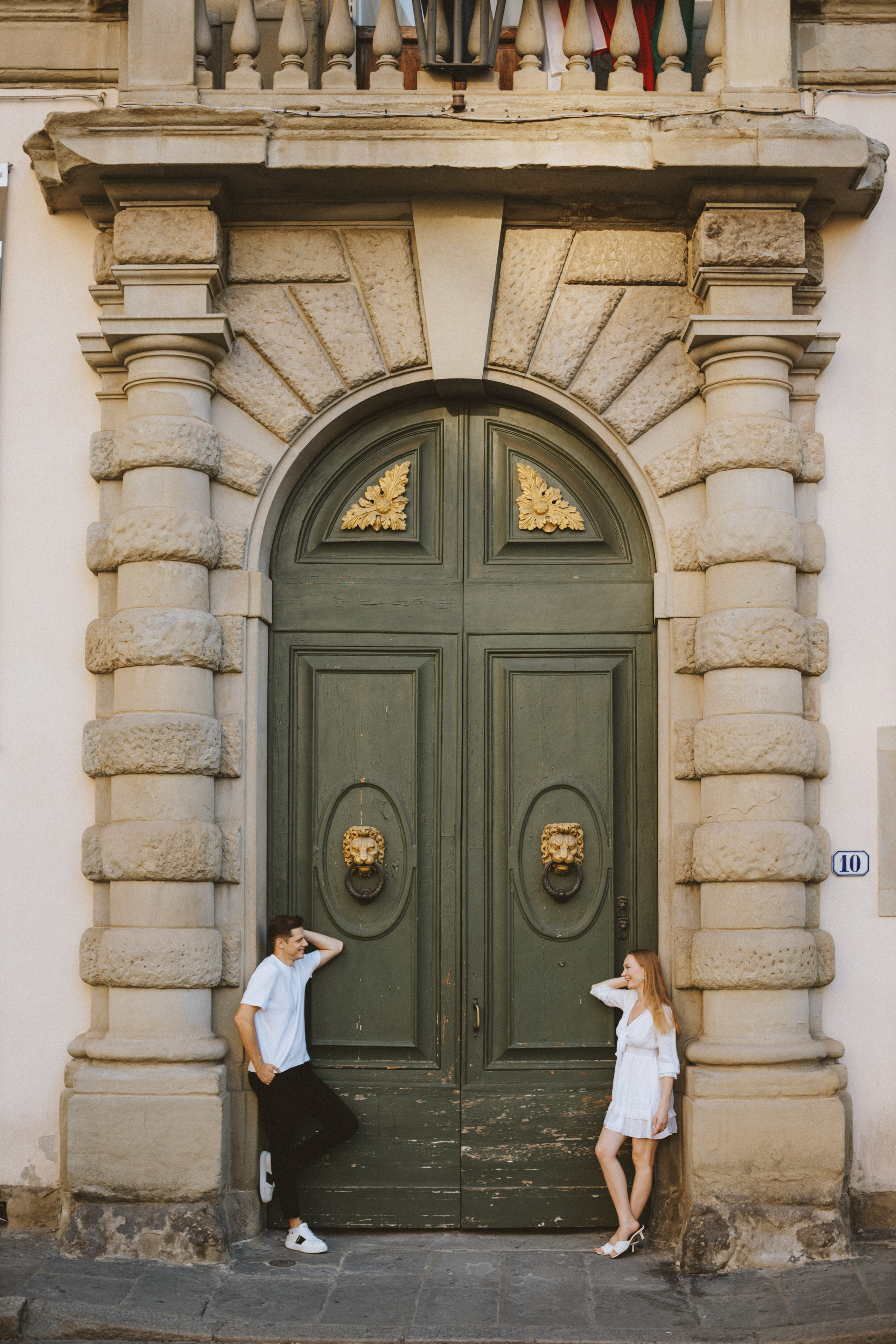 Couple Photoshoot Florence | Romantic Session at Ponte Vecchio & Uffizi. Wedding Photographer in Florence, Pisa & Tuscany | Candid & Elegant Photography in Italy