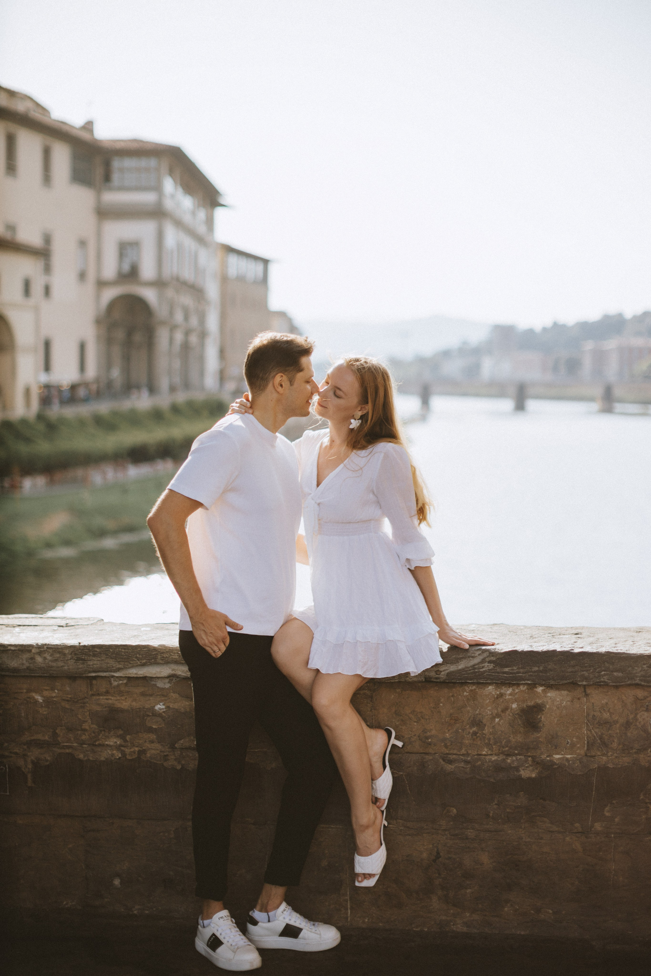 Couple Photoshoot Florence | Romantic Session at Ponte Vecchio & Uffizi. Wedding Photographer in Florence, Pisa & Tuscany | Candid & Elegant Photography in Italy