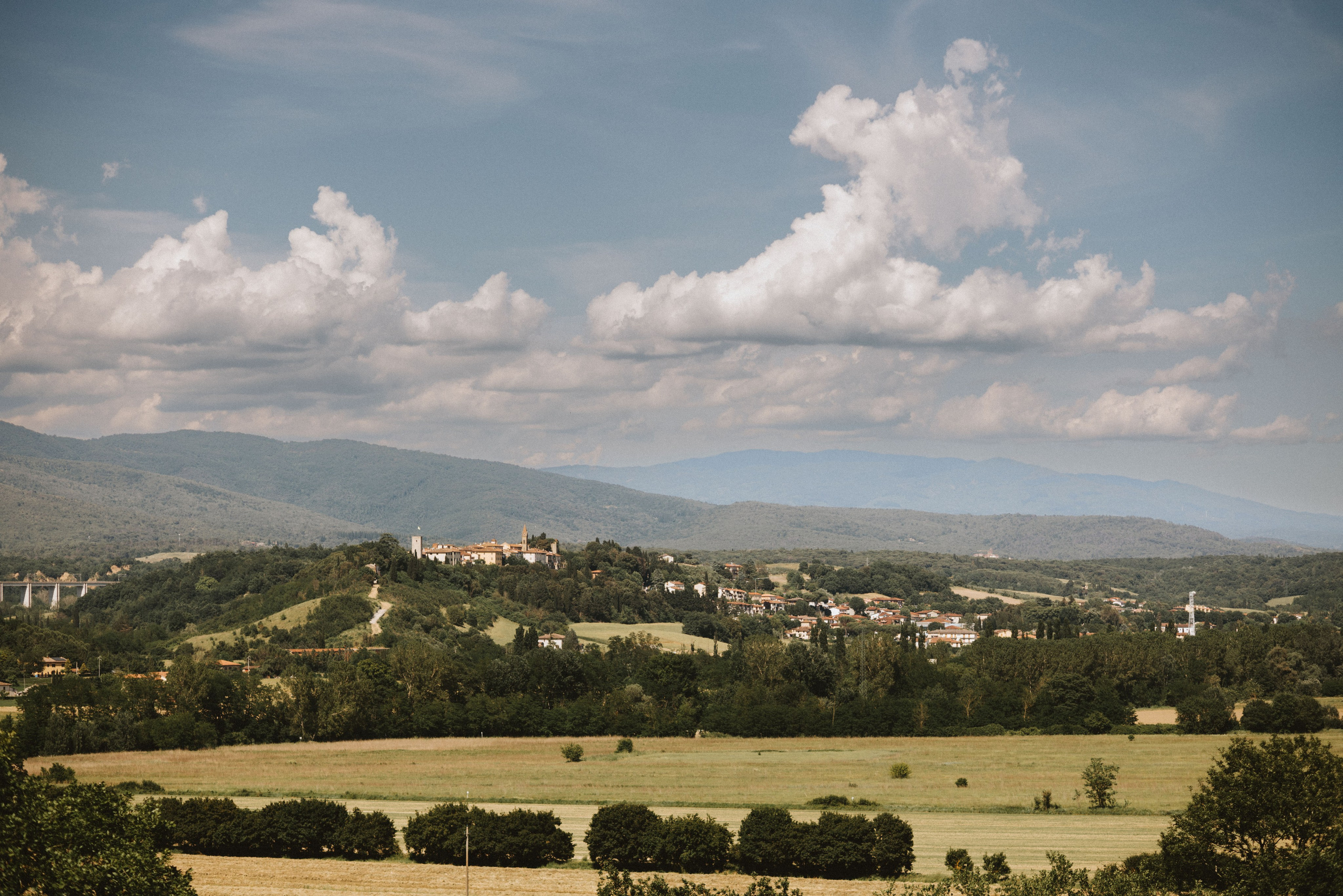 Sebastian & Isa – Matrimonio Romantico in Toscana | Celebrazione Intima tra le Colline. Fotografo di matrimoni a Firenze, Pisa e Toscana | Fotografia spontanea ed elegante in Italia