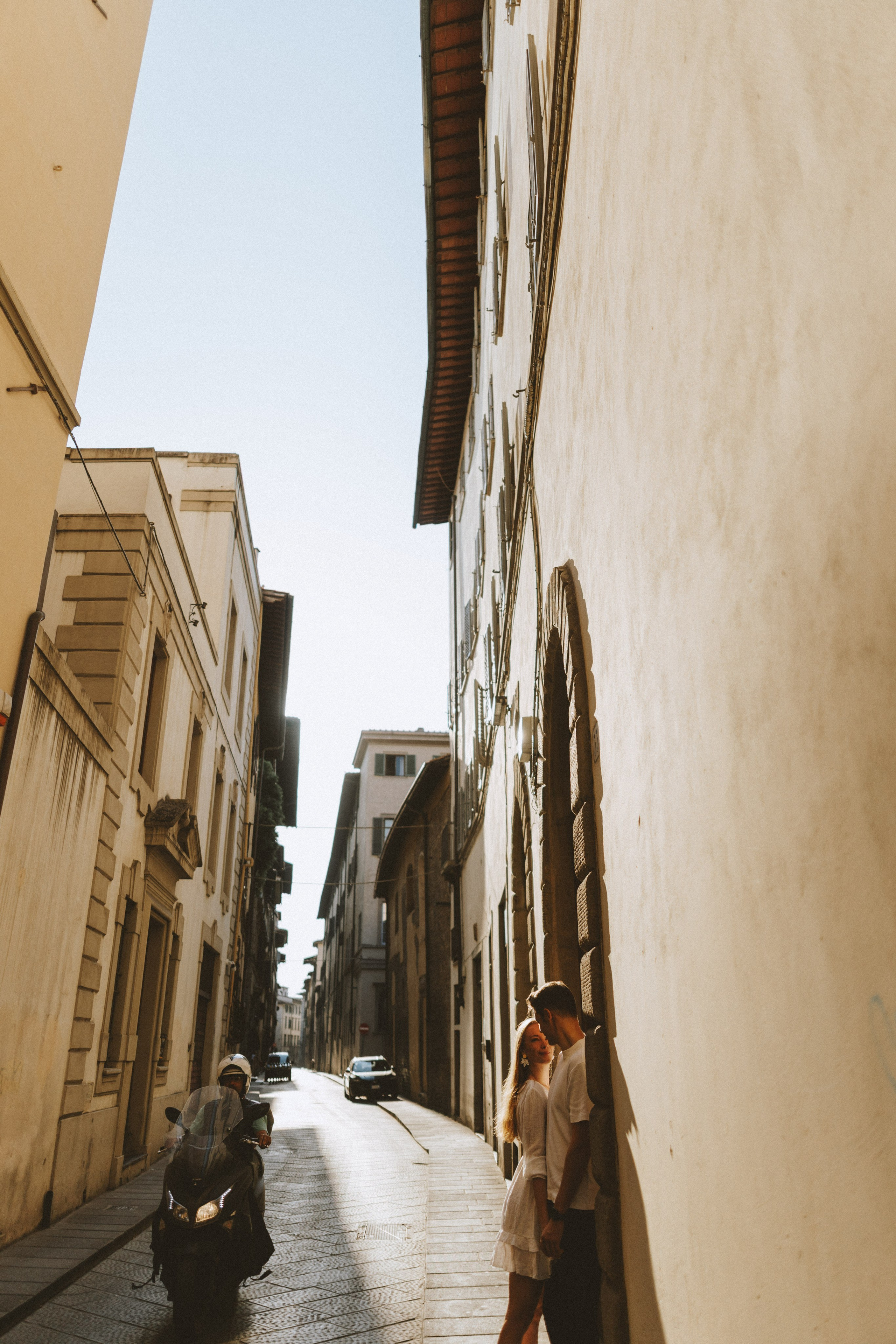Couple Photoshoot Florence | Romantic Session at Ponte Vecchio & Uffizi. Wedding Photographer in Florence, Pisa & Tuscany | Candid & Elegant Photography in Italy