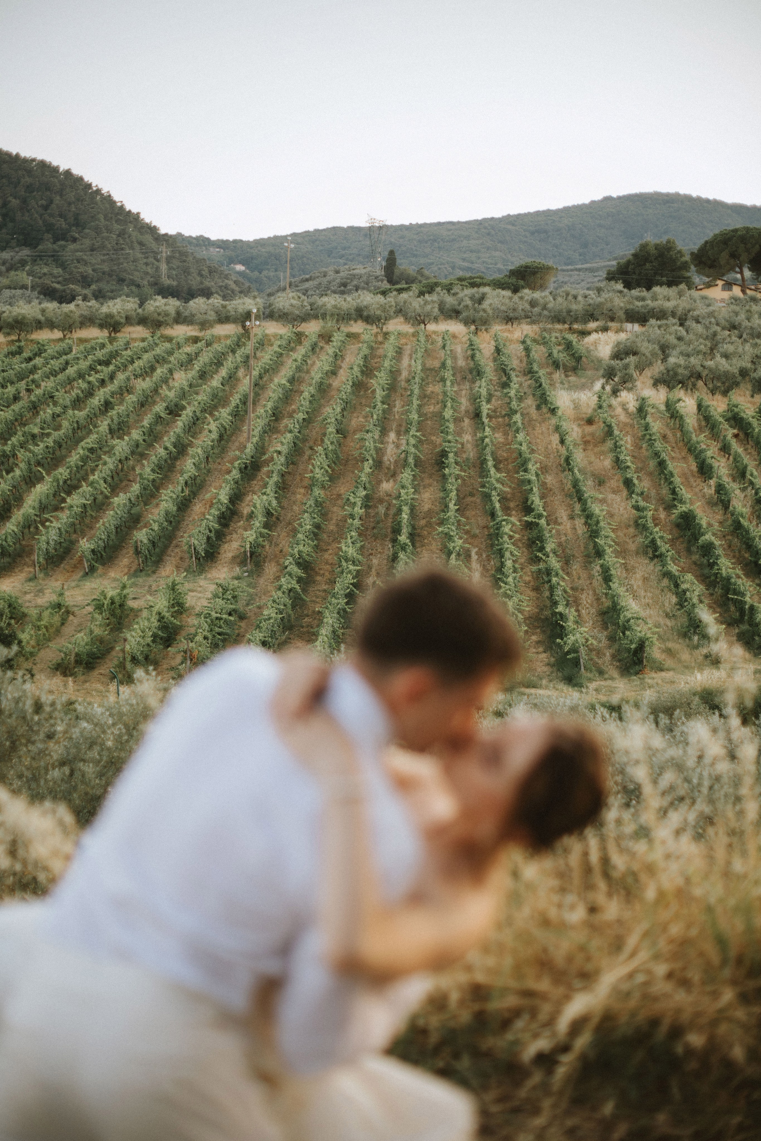 Yura & Katya: Tuscan Wedding Preview at Agriturismo Sottotono. Fotografo di matrimoni a Firenze, Pisa e Toscana | Fotografia spontanea ed elegante in Italia