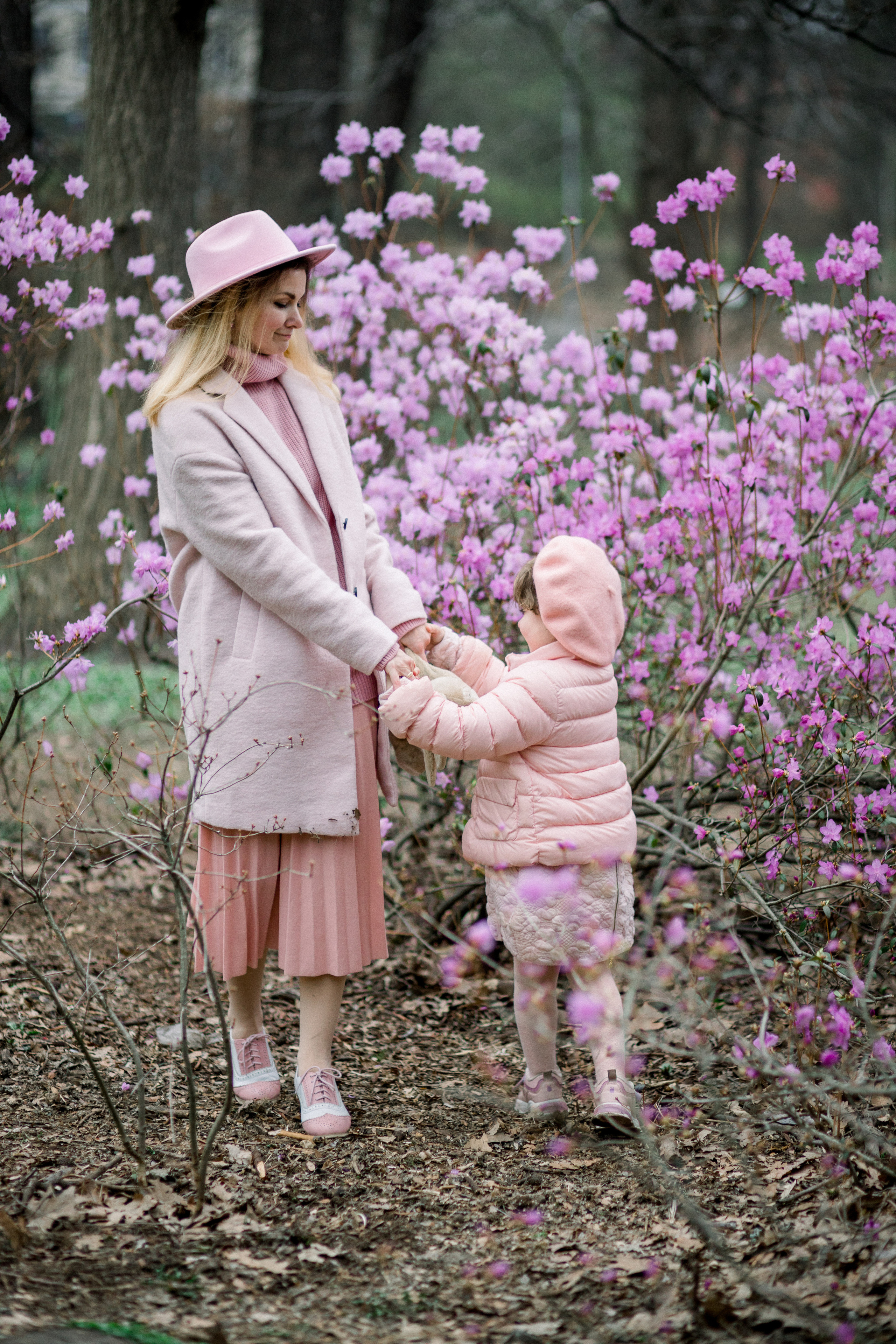 Фотосессия мамы и дочки в ботаническом саду им. Фомина. Wedding Photographer in Florence, Pisa & Tuscany | Candid & Elegant Photography in Italy