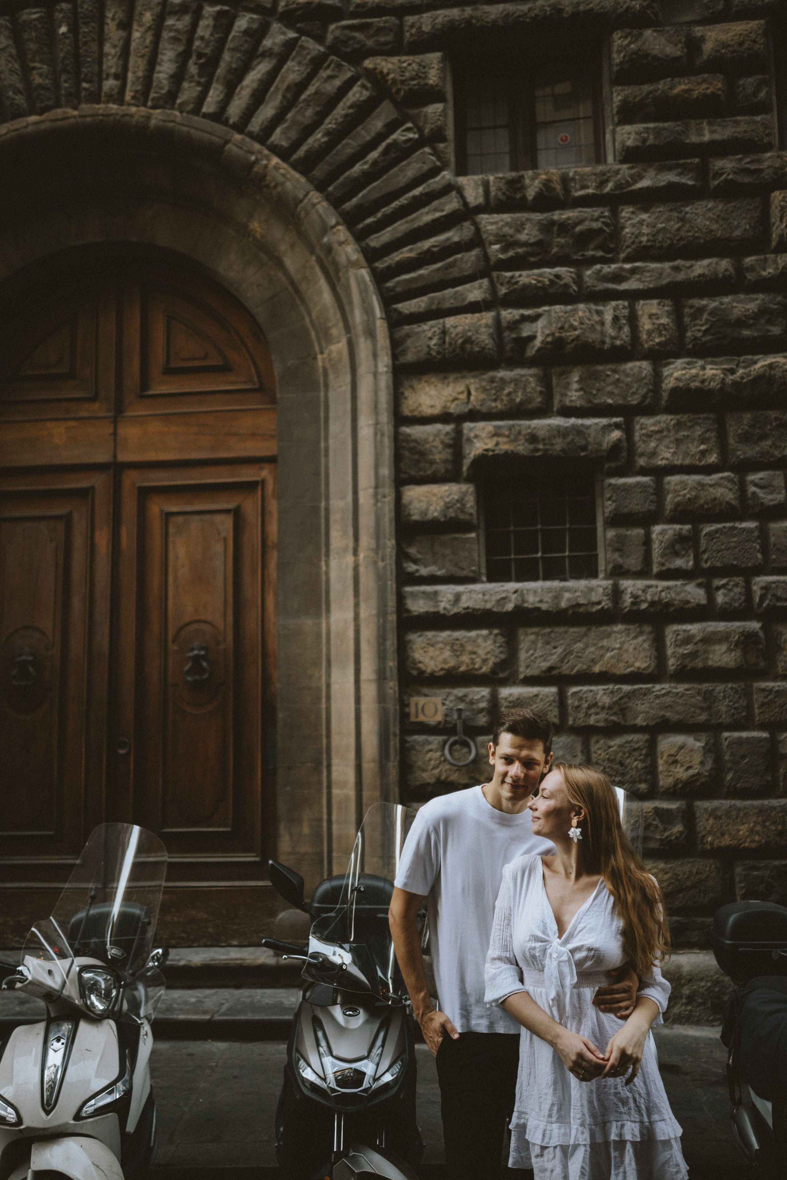 Couple Photoshoot Florence | Romantic Session at Ponte Vecchio & Uffizi. Wedding Photographer in Florence, Pisa & Tuscany | Candid & Elegant Photography in Italy