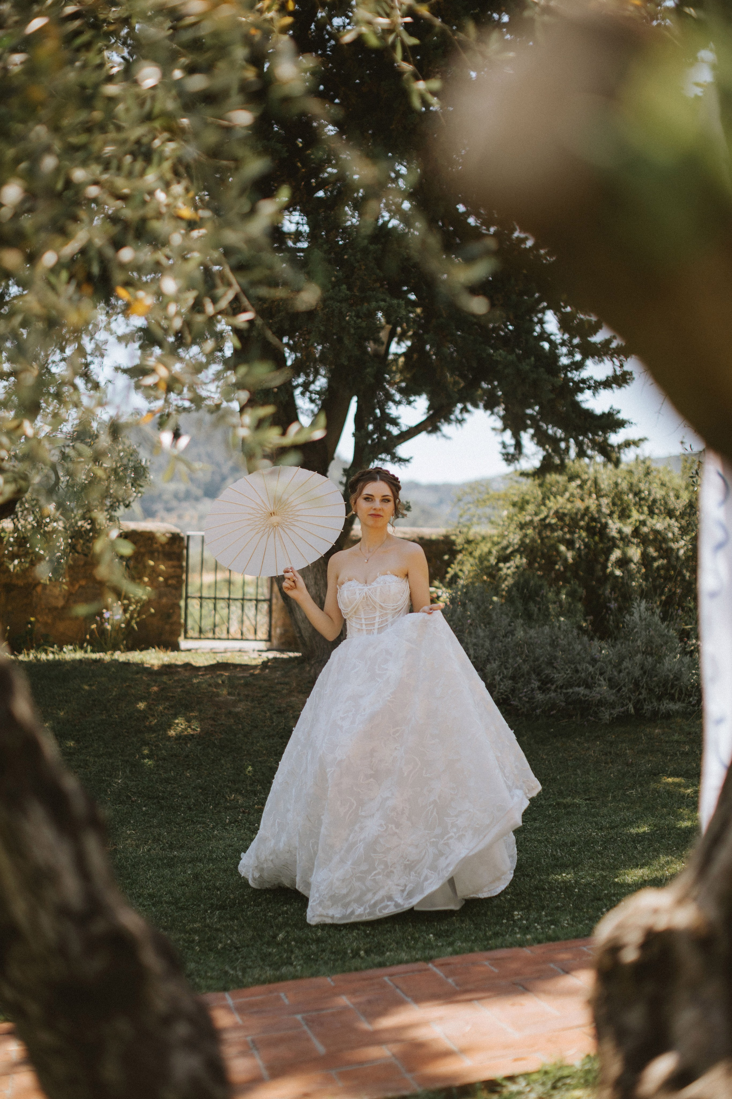 Yura & Katya: Tuscan Wedding Preview at Agriturismo Sottotono. Fotografo di matrimoni a Firenze, Pisa e Toscana | Fotografia spontanea ed elegante in Italia