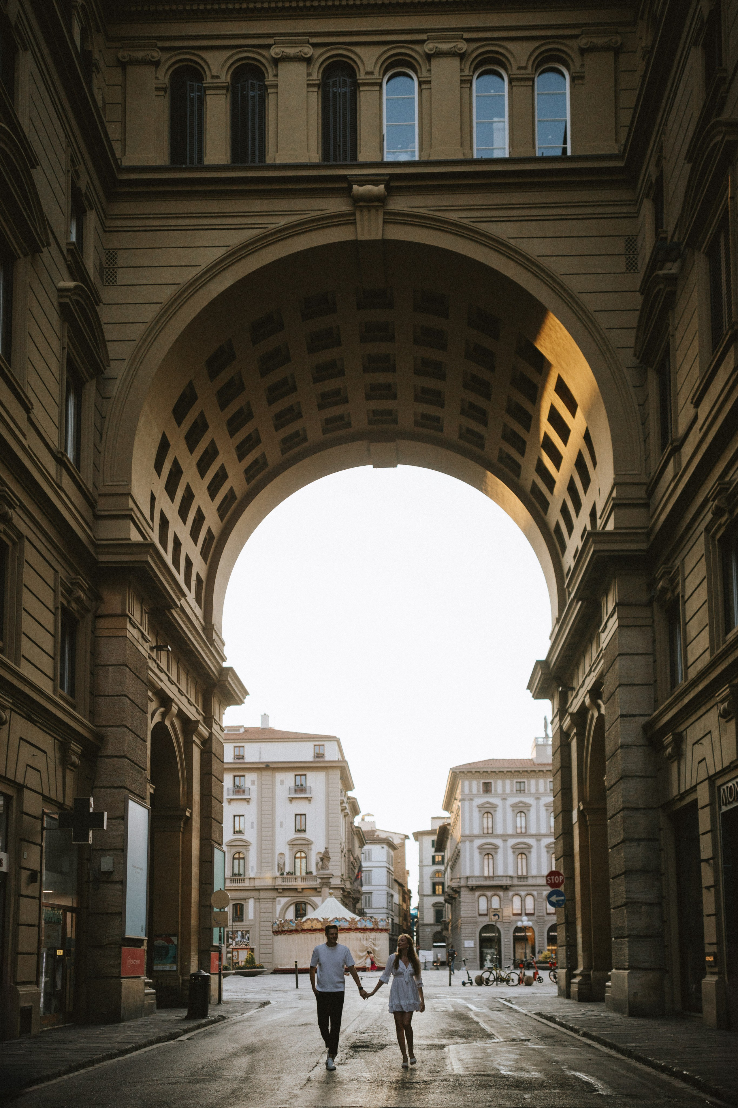 Couple Photoshoot Florence | Romantic Session at Ponte Vecchio & Uffizi. Wedding Photographer in Florence, Pisa & Tuscany | Candid & Elegant Photography in Italy