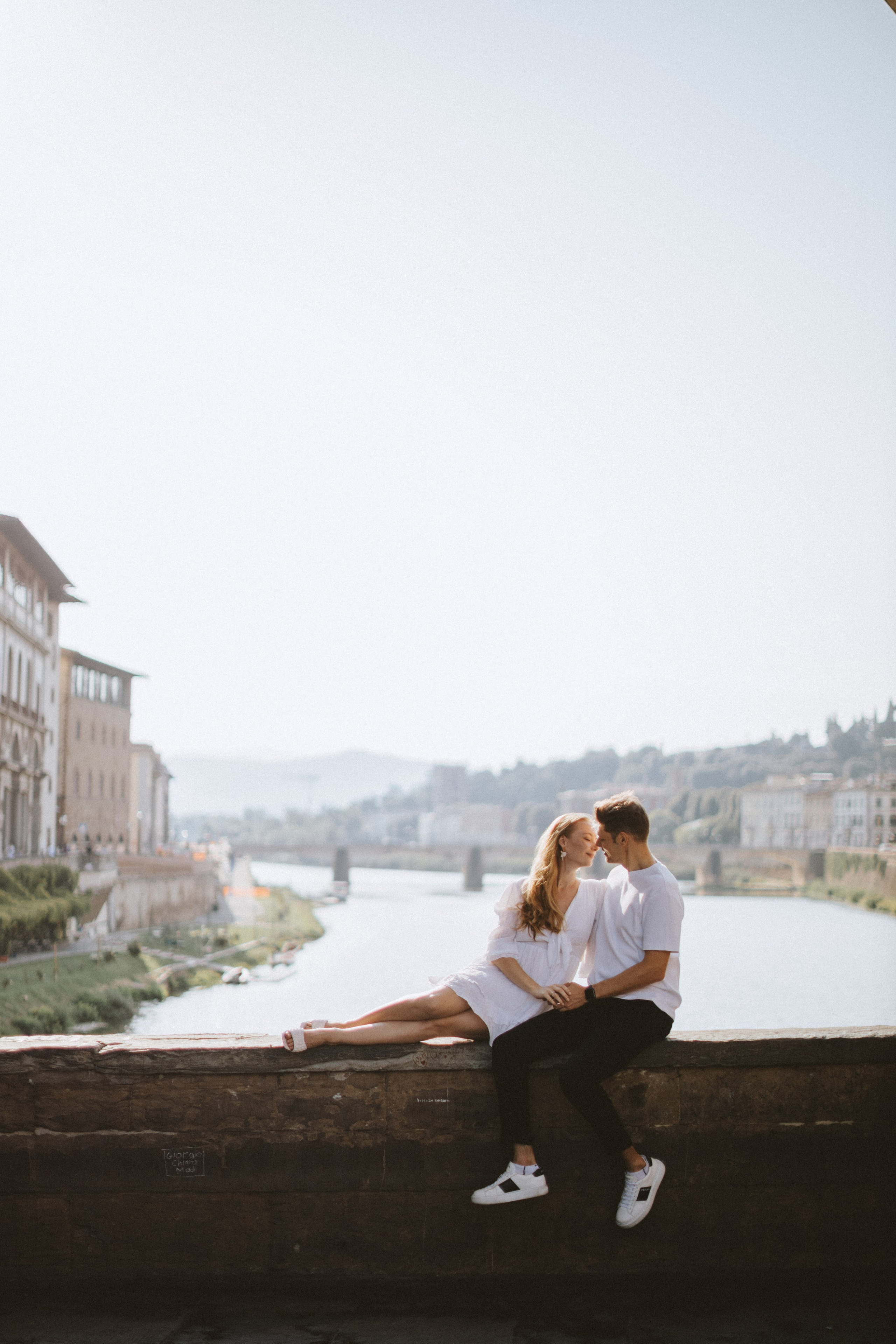 Couple Photoshoot Florence | Romantic Session at Ponte Vecchio & Uffizi. Wedding Photographer in Florence, Pisa & Tuscany | Candid & Elegant Photography in Italy