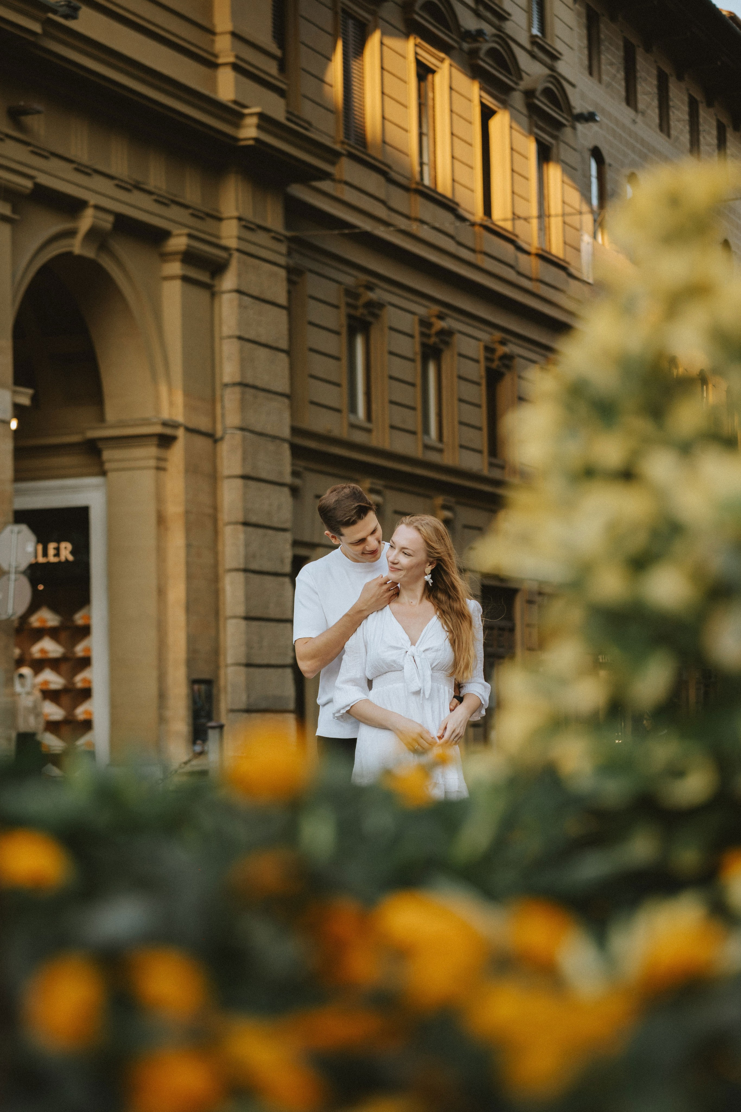 Couple Photoshoot Florence | Romantic Session at Ponte Vecchio & Uffizi. Wedding Photographer in Florence, Pisa & Tuscany | Candid & Elegant Photography in Italy