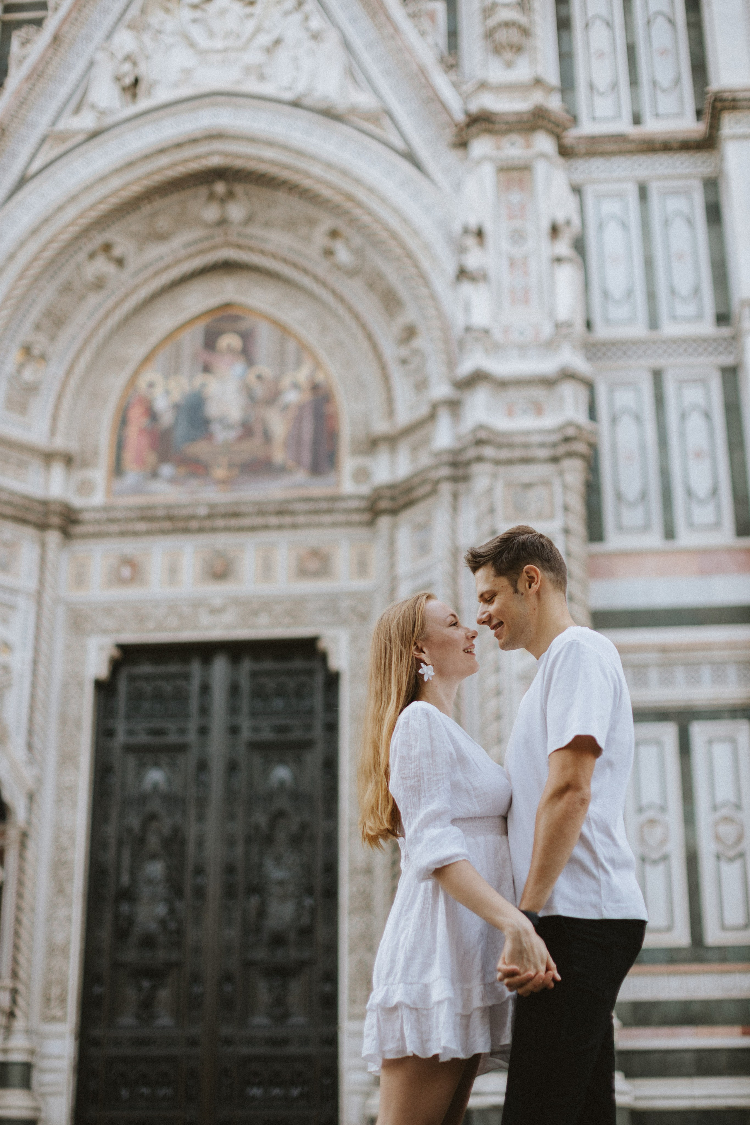 Couple Photoshoot Florence | Romantic Session at Ponte Vecchio & Uffizi. Wedding Photographer in Florence, Pisa & Tuscany | Candid & Elegant Photography in Italy