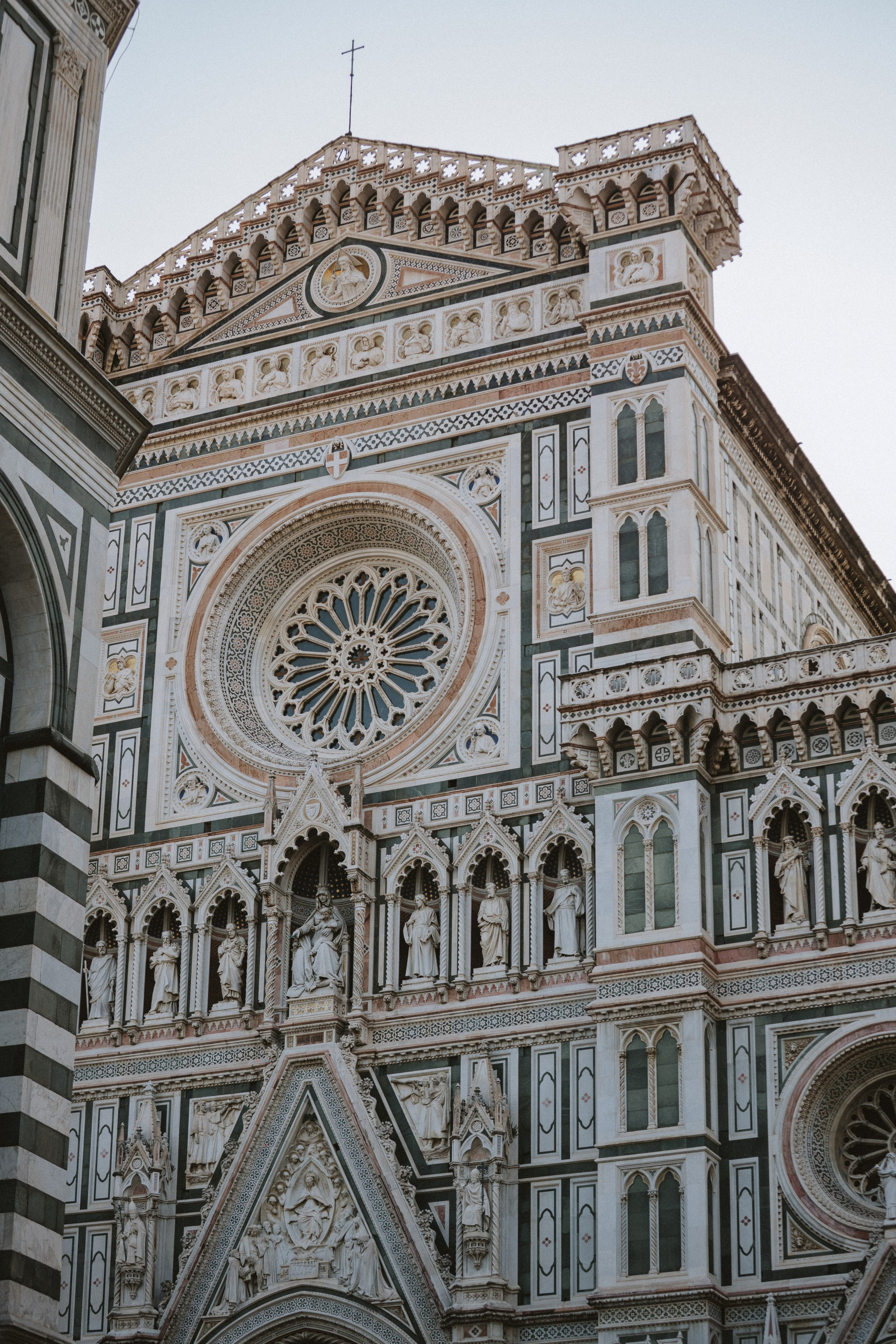 Couple Photoshoot Florence | Romantic Session at Ponte Vecchio & Uffizi. Wedding Photographer in Florence, Pisa & Tuscany | Candid & Elegant Photography in Italy