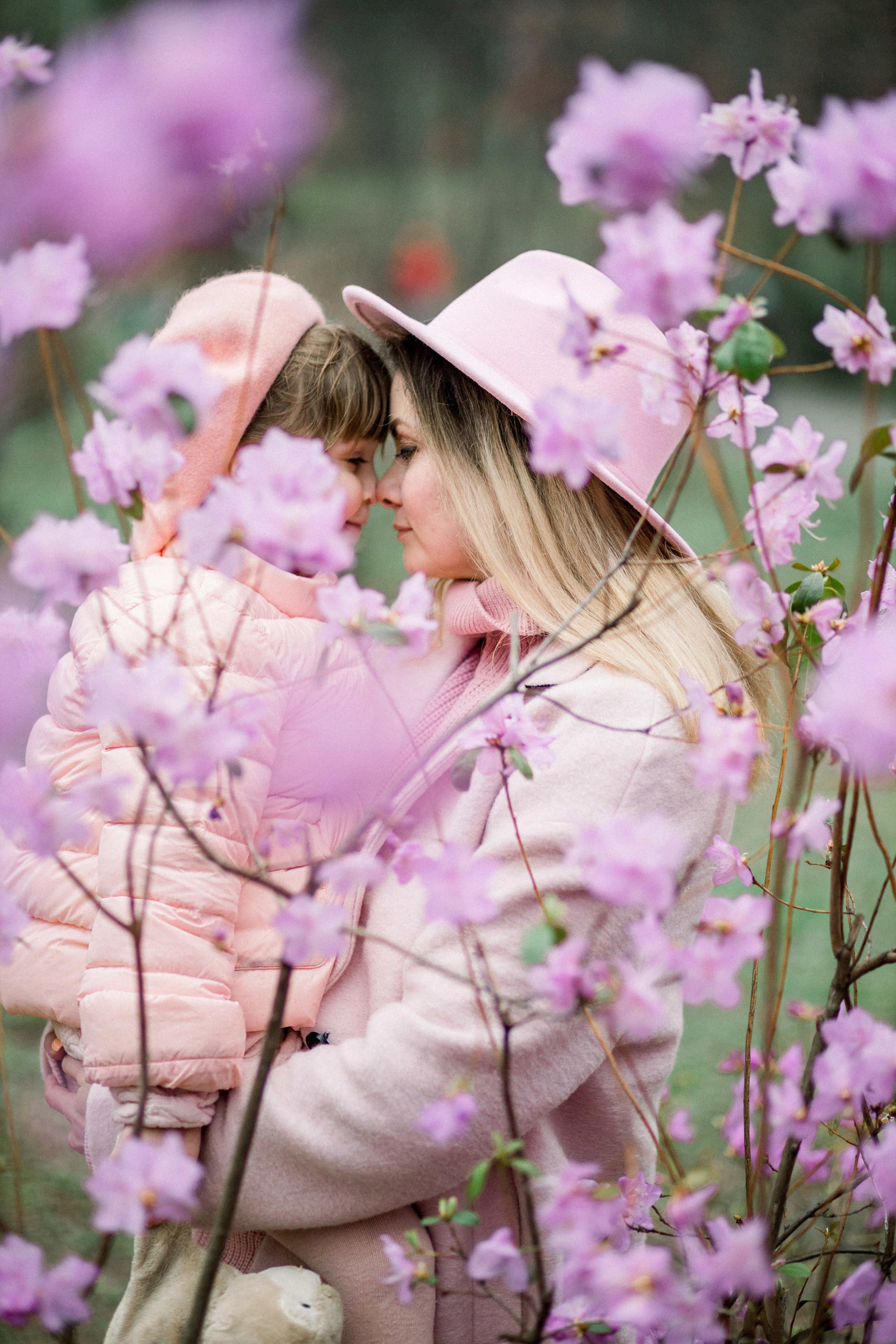 Фотосессия мамы и дочки в ботаническом саду им. Фомина. Wedding Photographer in Florence, Pisa & Tuscany | Candid & Elegant Photography in Italy