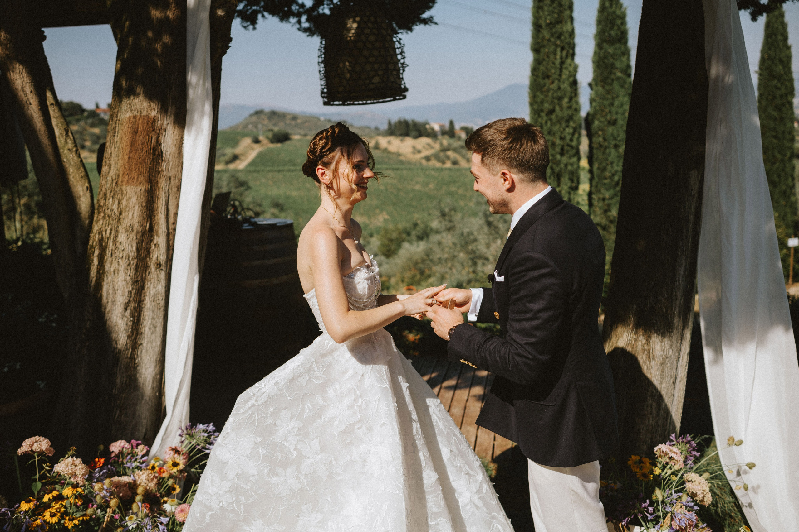 Yura & Katya: Tuscan Wedding Preview at Agriturismo Sottotono. Fotografo di matrimoni a Firenze, Pisa e Toscana | Fotografia spontanea ed elegante in Italia