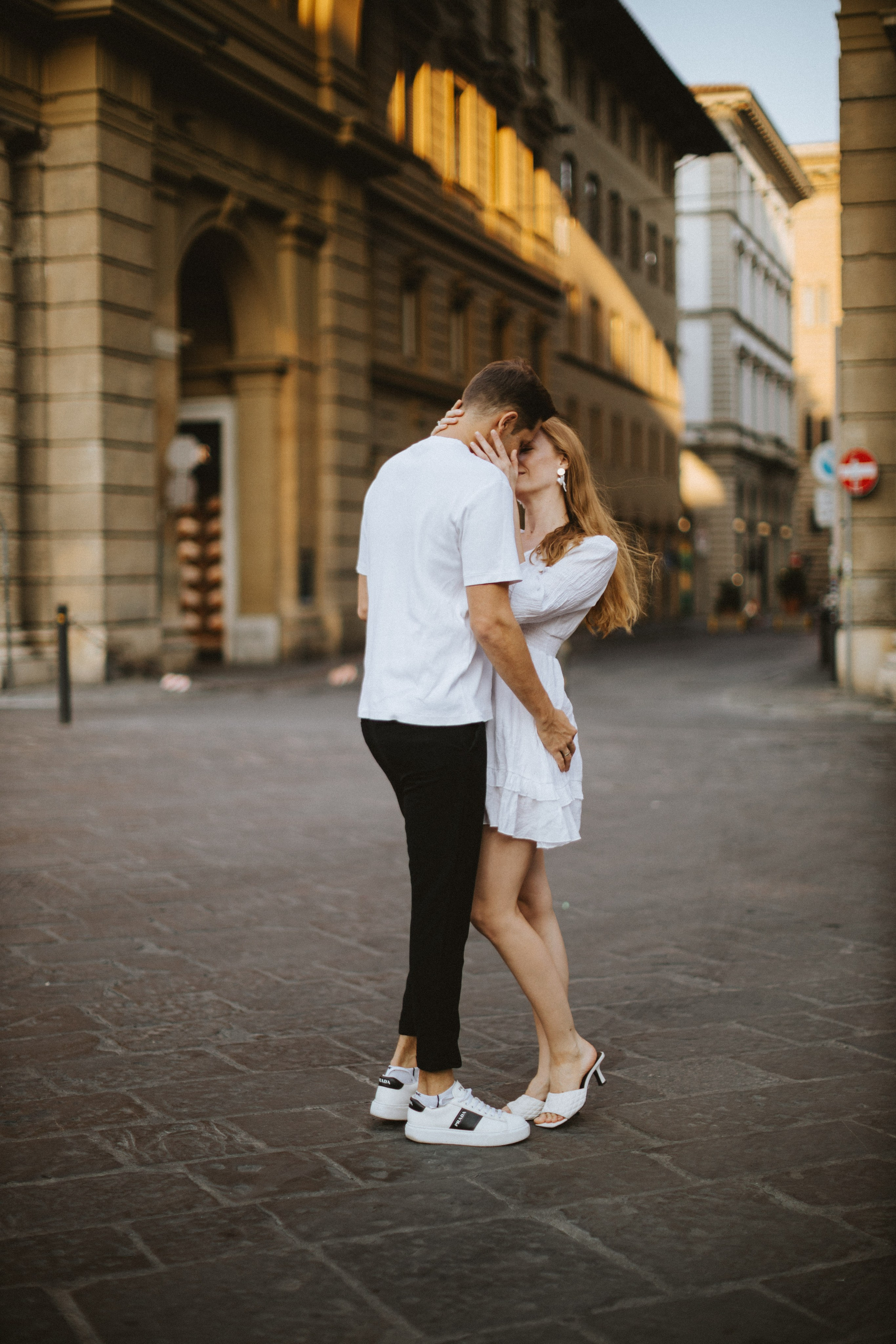 Couple Photoshoot Florence | Romantic Session at Ponte Vecchio & Uffizi. Wedding Photographer in Florence, Pisa & Tuscany | Candid & Elegant Photography in Italy